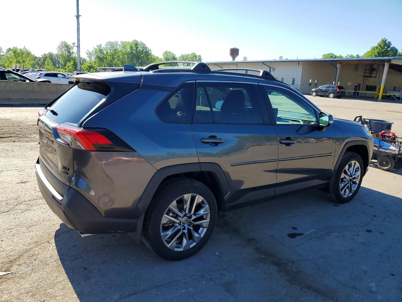 2024 Toyota Rav4 Xle Premium Gray vin: 2T3A1RFV1RC452493