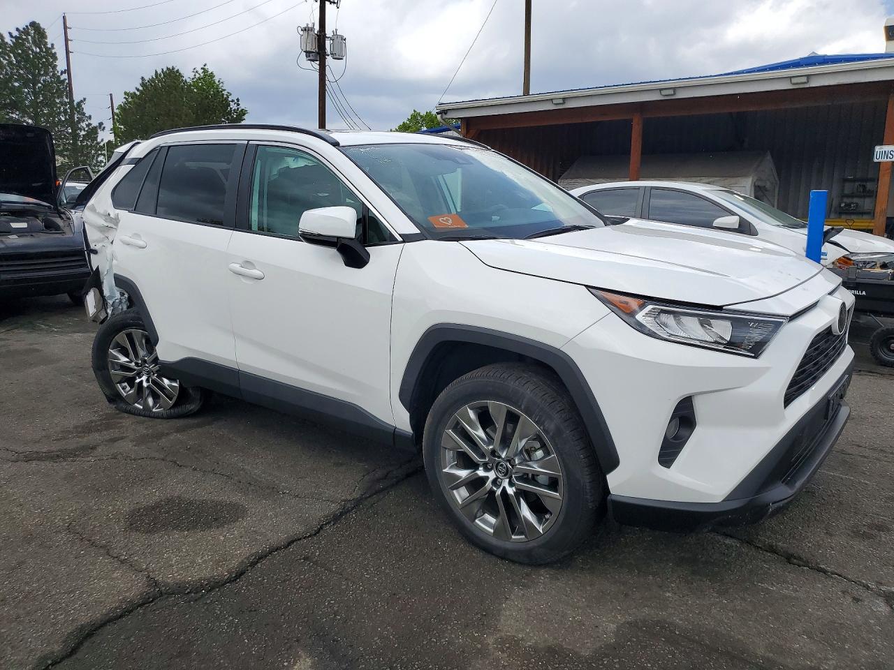 2019 Toyota Rav4 Xle Premium White vin: 2T3A1RFV3KW077498