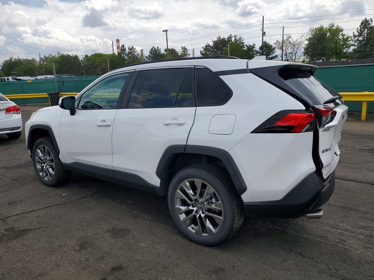 2019 Toyota Rav4 Xle Premium White vin: 2T3A1RFV3KW077498