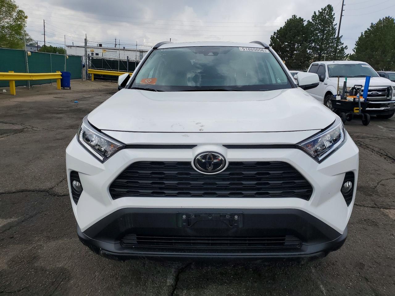 2019 Toyota Rav4 Xle Premium White vin: 2T3A1RFV3KW077498