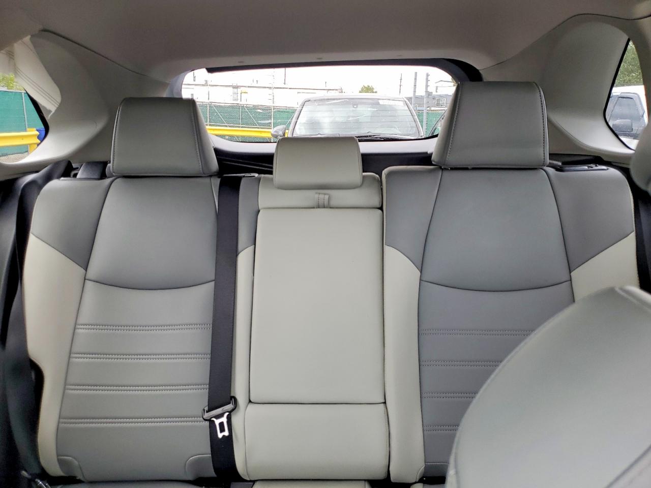 2019 Toyota Rav4 Xle Premium White vin: 2T3A1RFV3KW077498