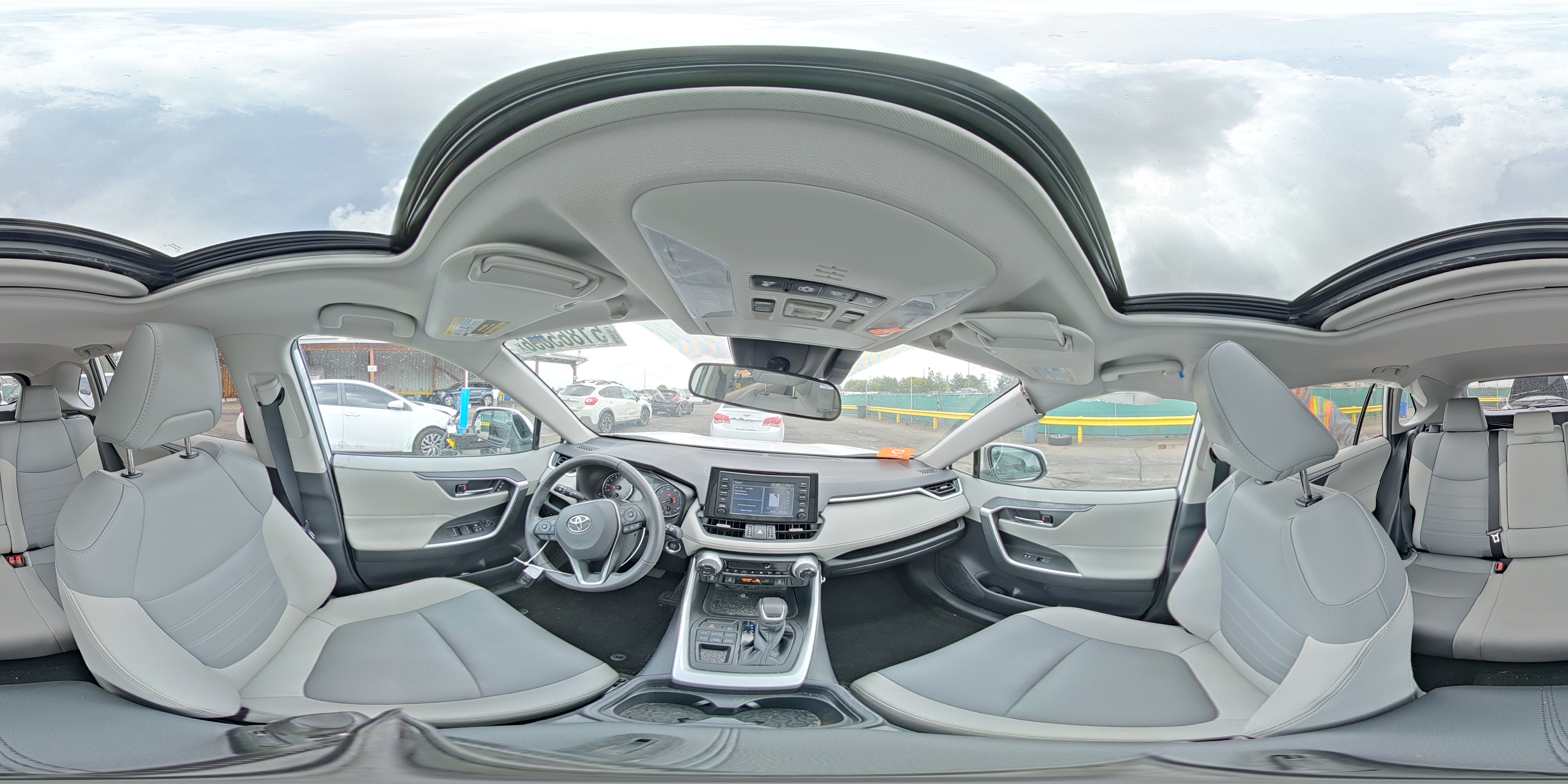 2019 Toyota Rav4 Xle Premium White vin: 2T3A1RFV3KW077498