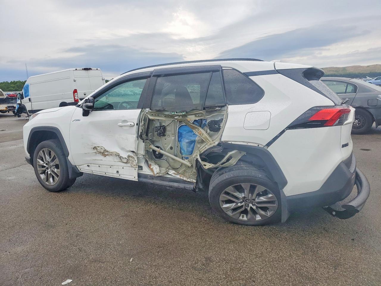 2019 Toyota Rav4 Xle Premium White vin: 2T3A1RFV5KC038915