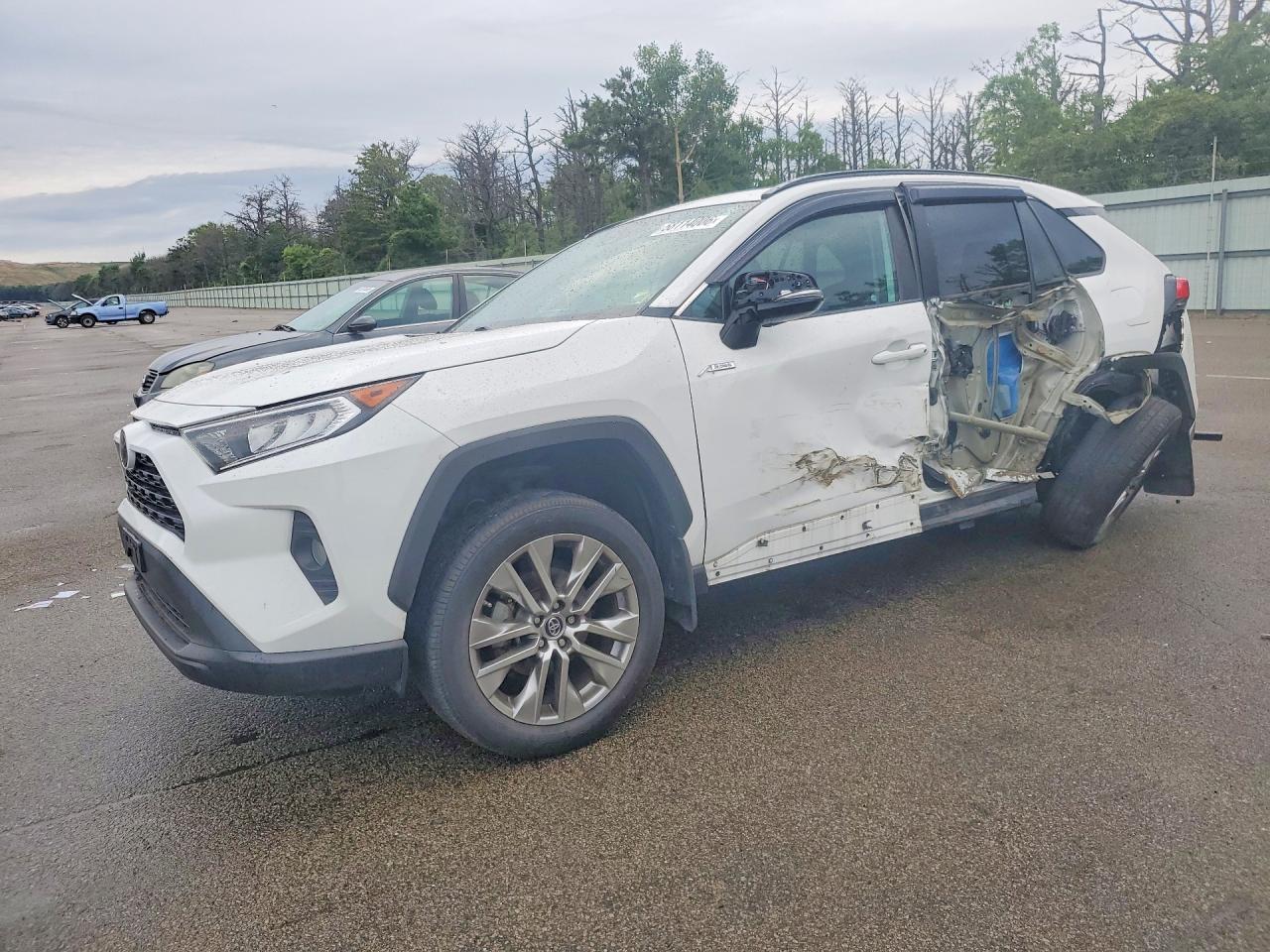 2019 Toyota Rav4 Xle Premium White vin: 2T3A1RFV5KC038915