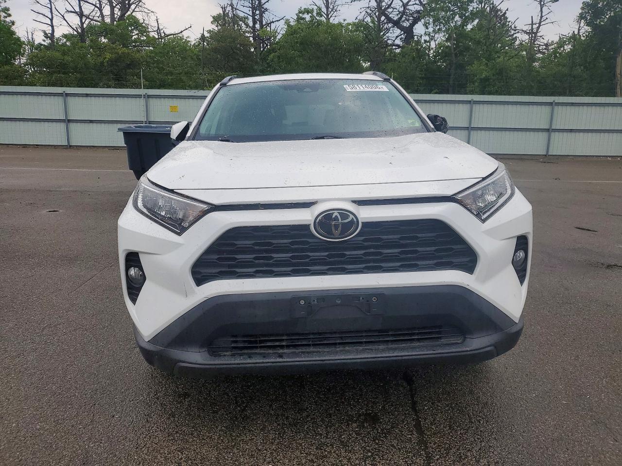 2019 Toyota Rav4 Xle Premium White vin: 2T3A1RFV5KC038915