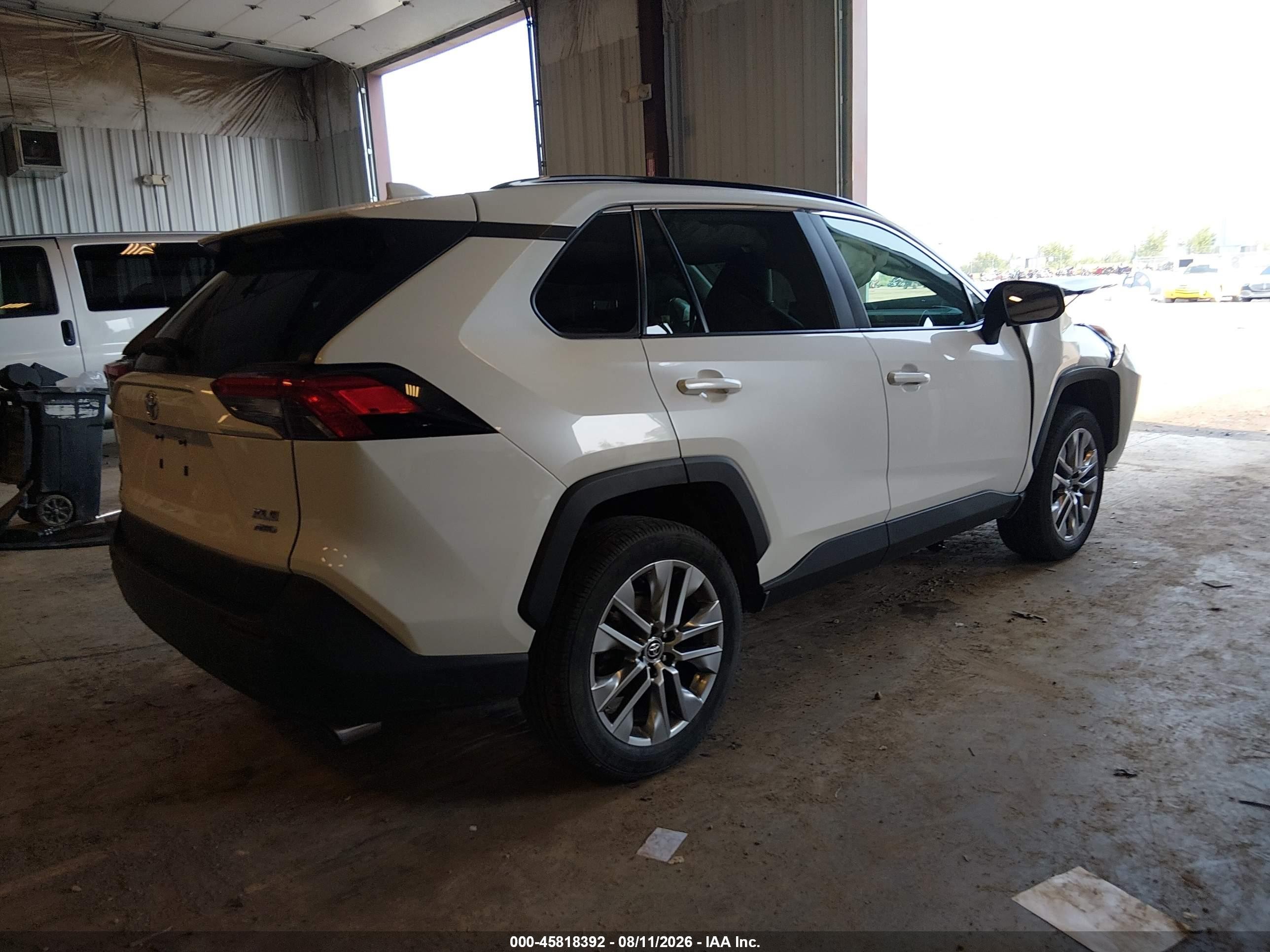 2022 Toyota Rav4 Xle Premium Белый vin: 2T3A1RFV6NW274377
