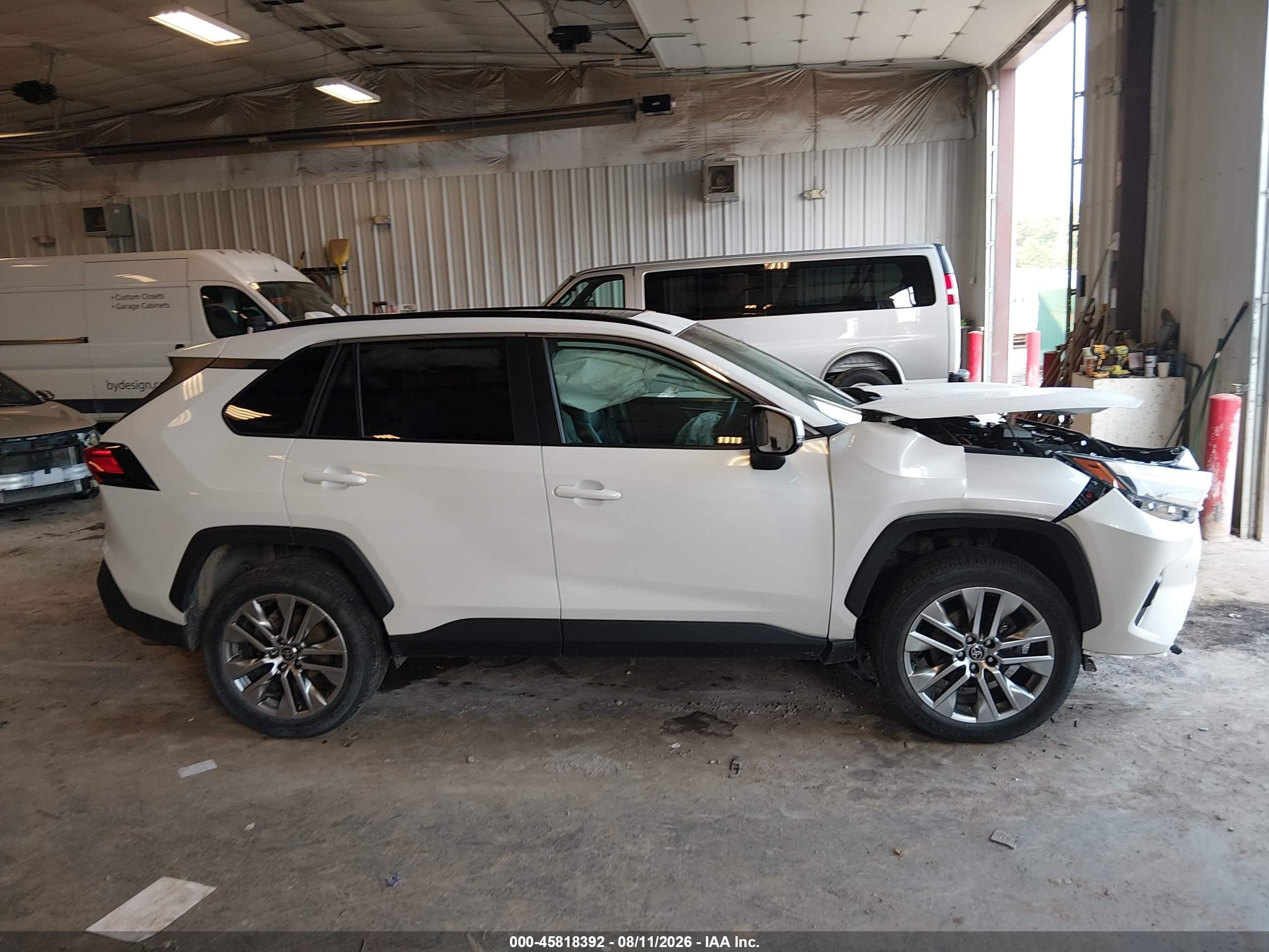 2022 Toyota Rav4 Xle Premium Белый vin: 2T3A1RFV6NW274377