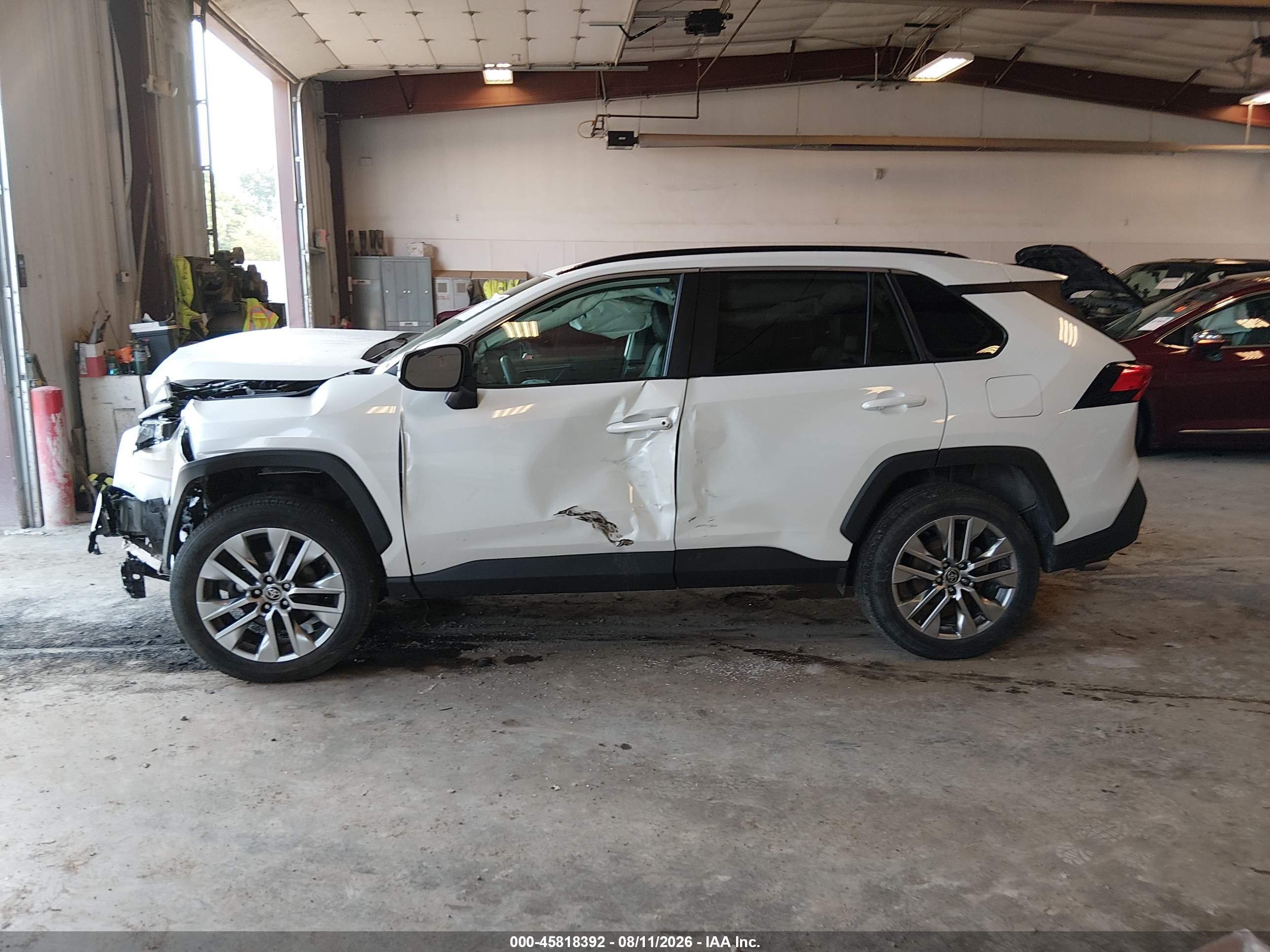 2022 Toyota Rav4 Xle Premium Белый vin: 2T3A1RFV6NW274377