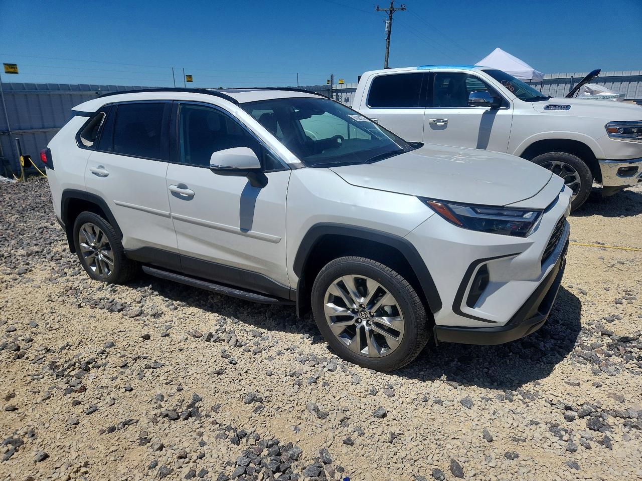 2025 Toyota Rav4 Xle Premium White vin: 2T3A1RFV6SW607866
