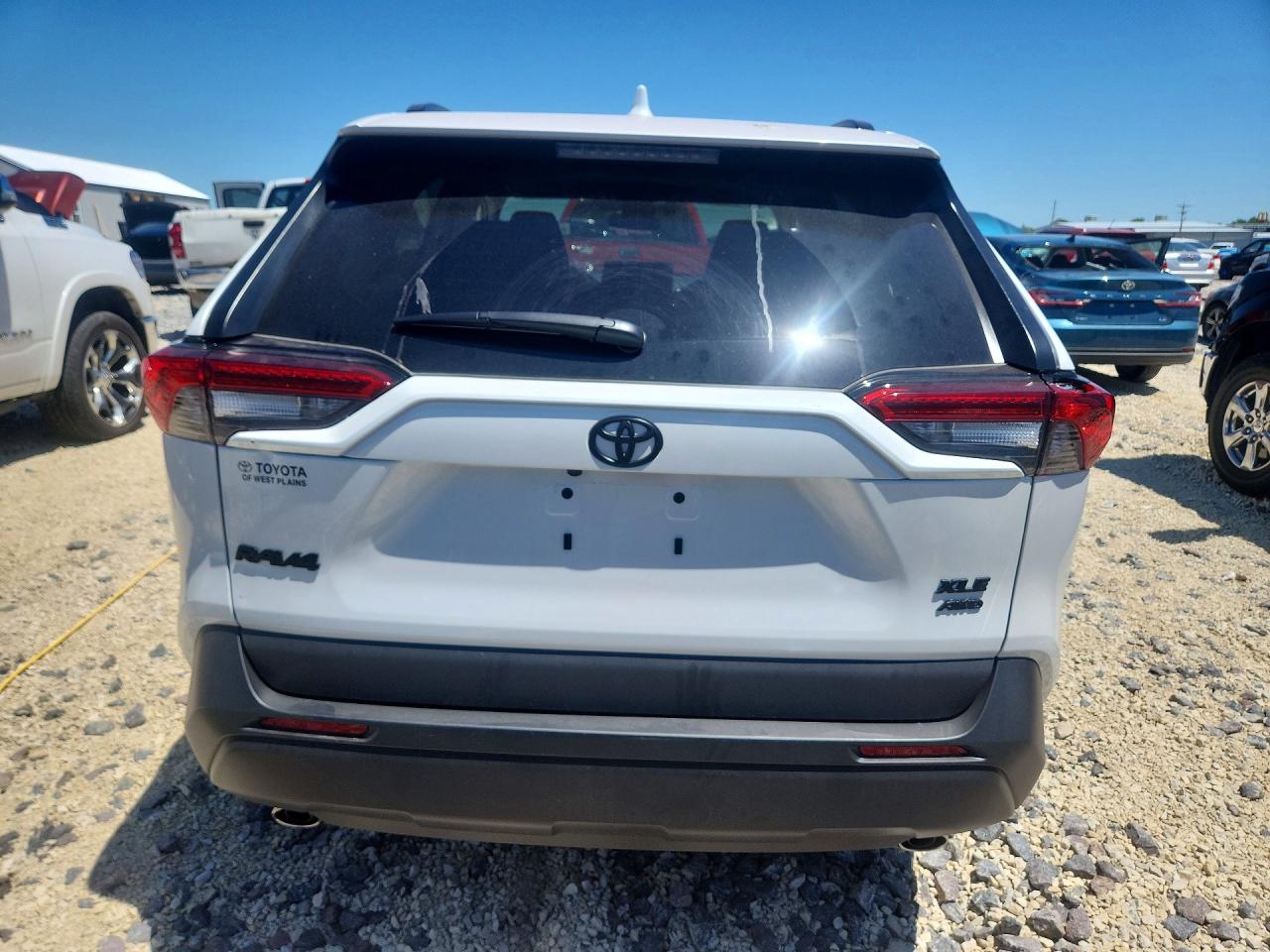 2025 Toyota Rav4 Xle Premium White vin: 2T3A1RFV6SW607866