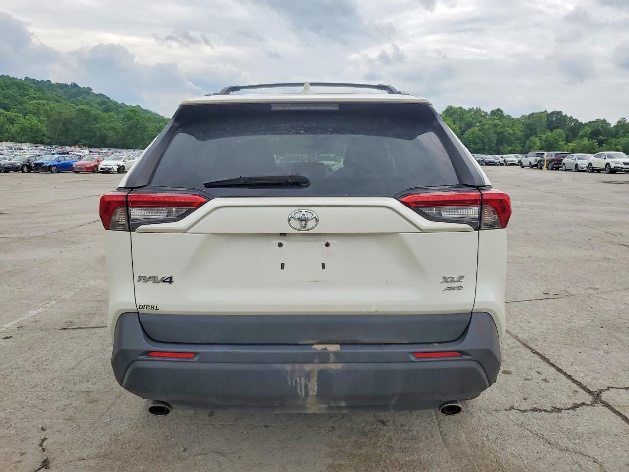 2021 Toyota Rav4 Xle Premium White vin: 2T3A1RFV7MW170009