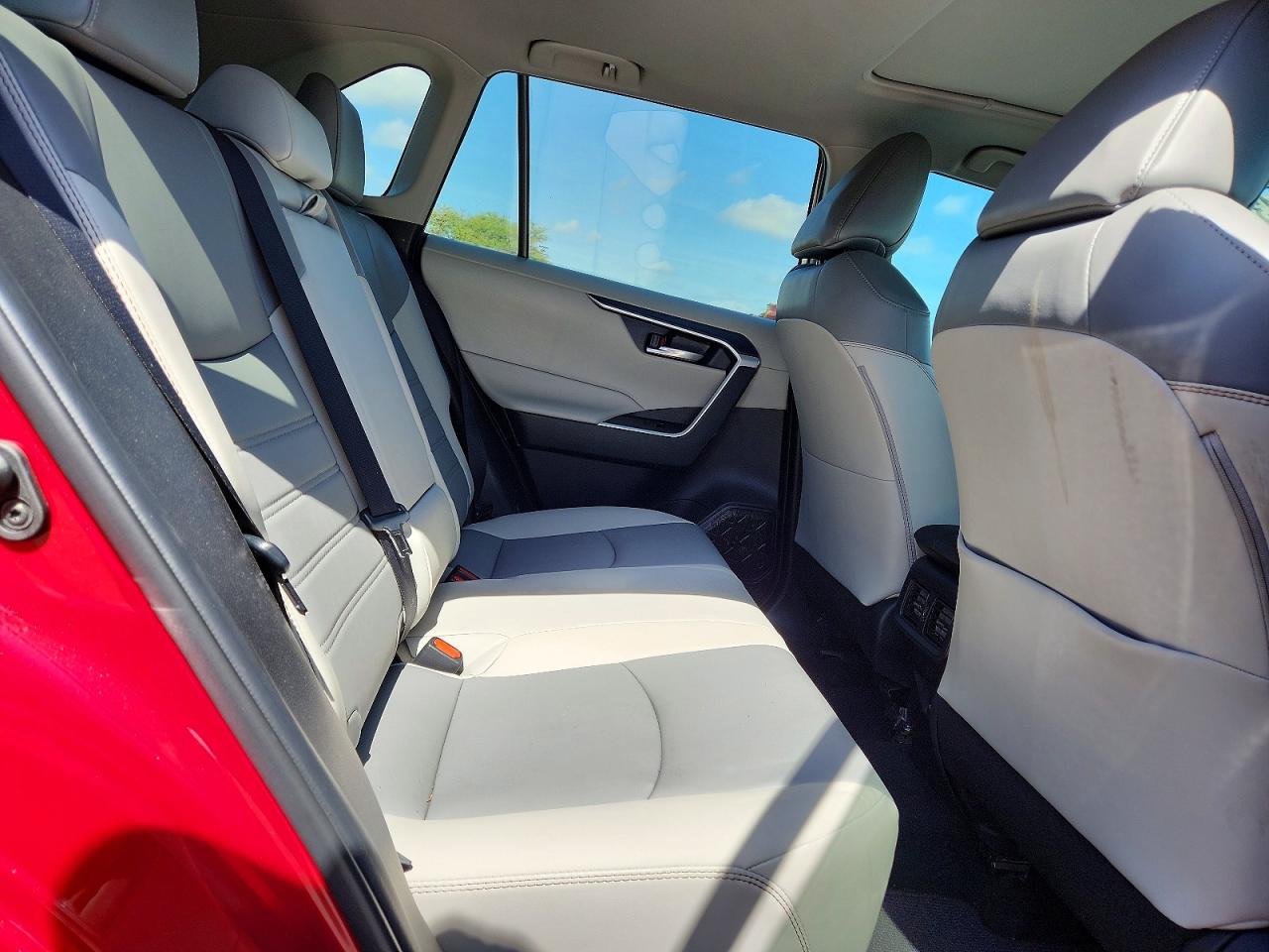2022 Toyota Rav4 Xle Premium Red vin: 2T3A1RFV7NW262819