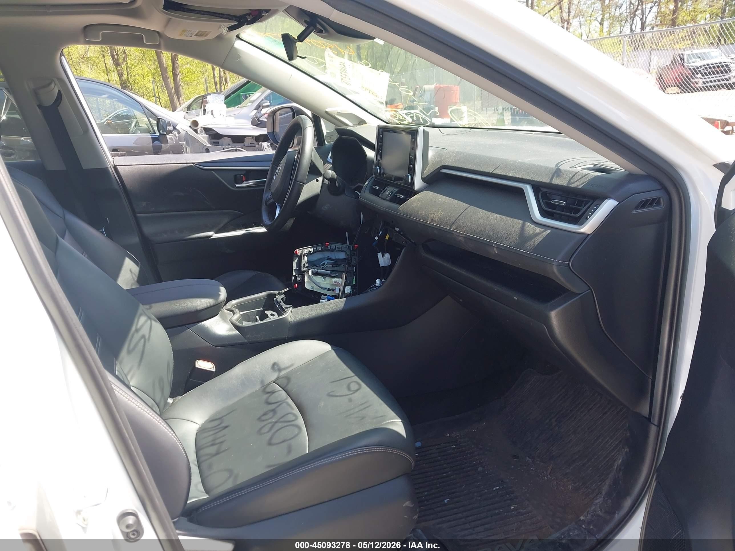 2020 Toyota Rav4 Xle Premium Белый vin: 2T3A1RFVXLW089004
