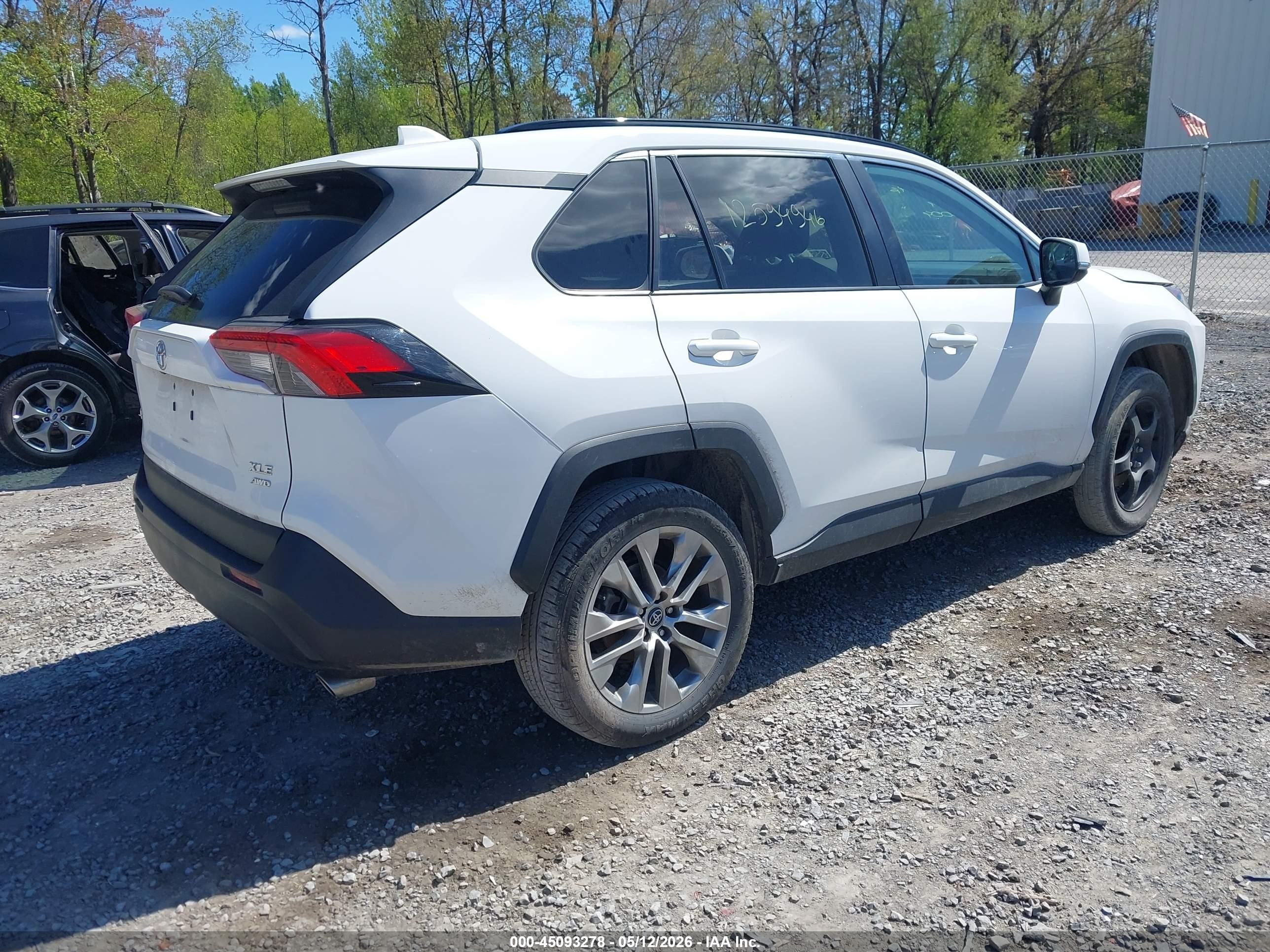 2020 Toyota Rav4 Xle Premium Белый vin: 2T3A1RFVXLW089004