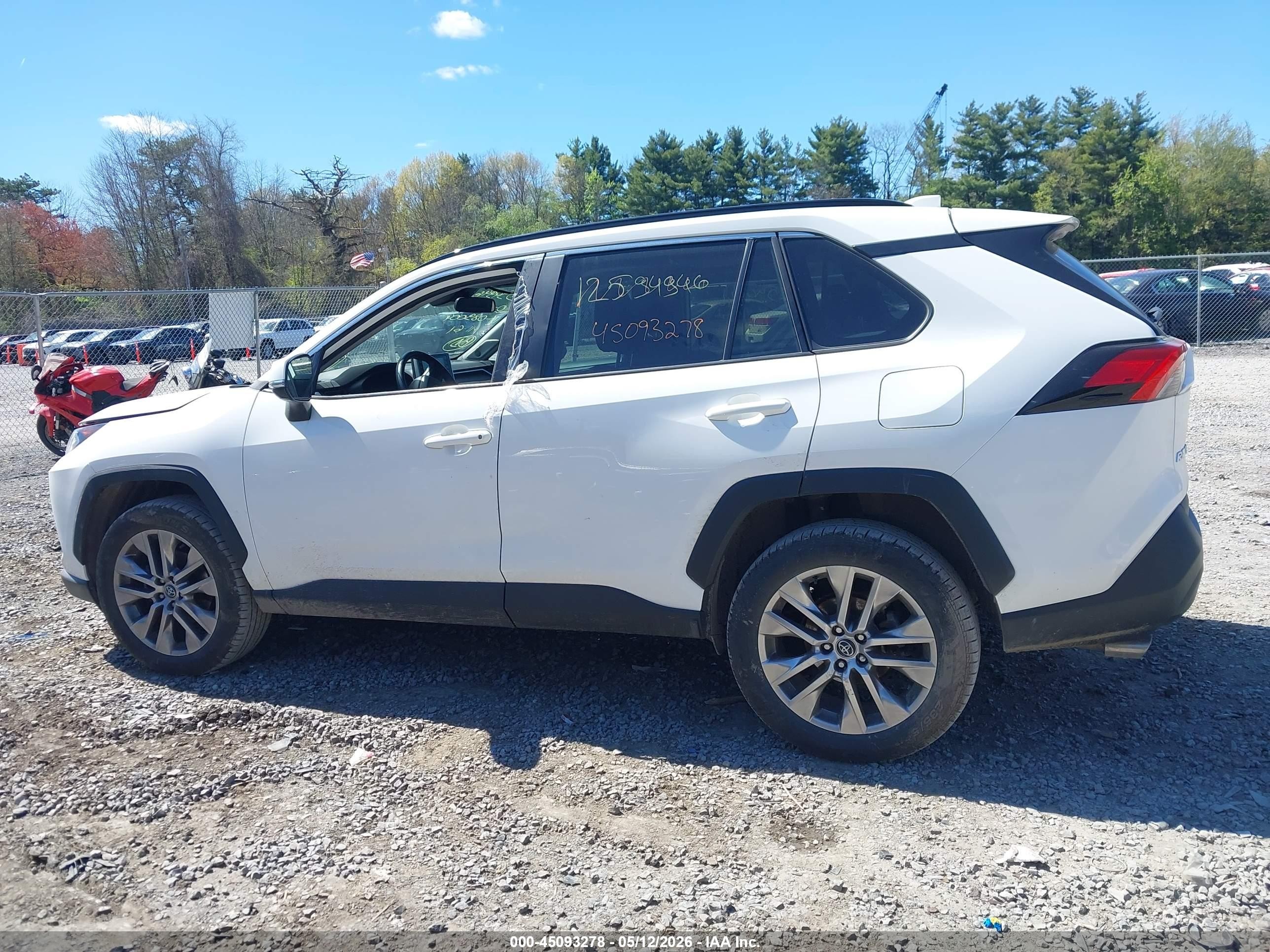 2020 Toyota Rav4 Xle Premium Белый vin: 2T3A1RFVXLW089004