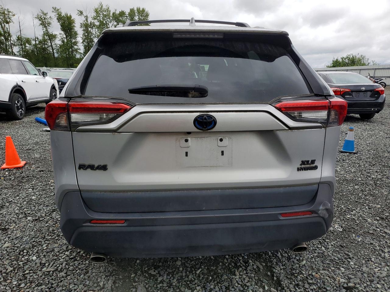 2021 Toyota Rav4 Hybrid Xle Premium Серебряный vin: 2T3B6RFV4MW022891