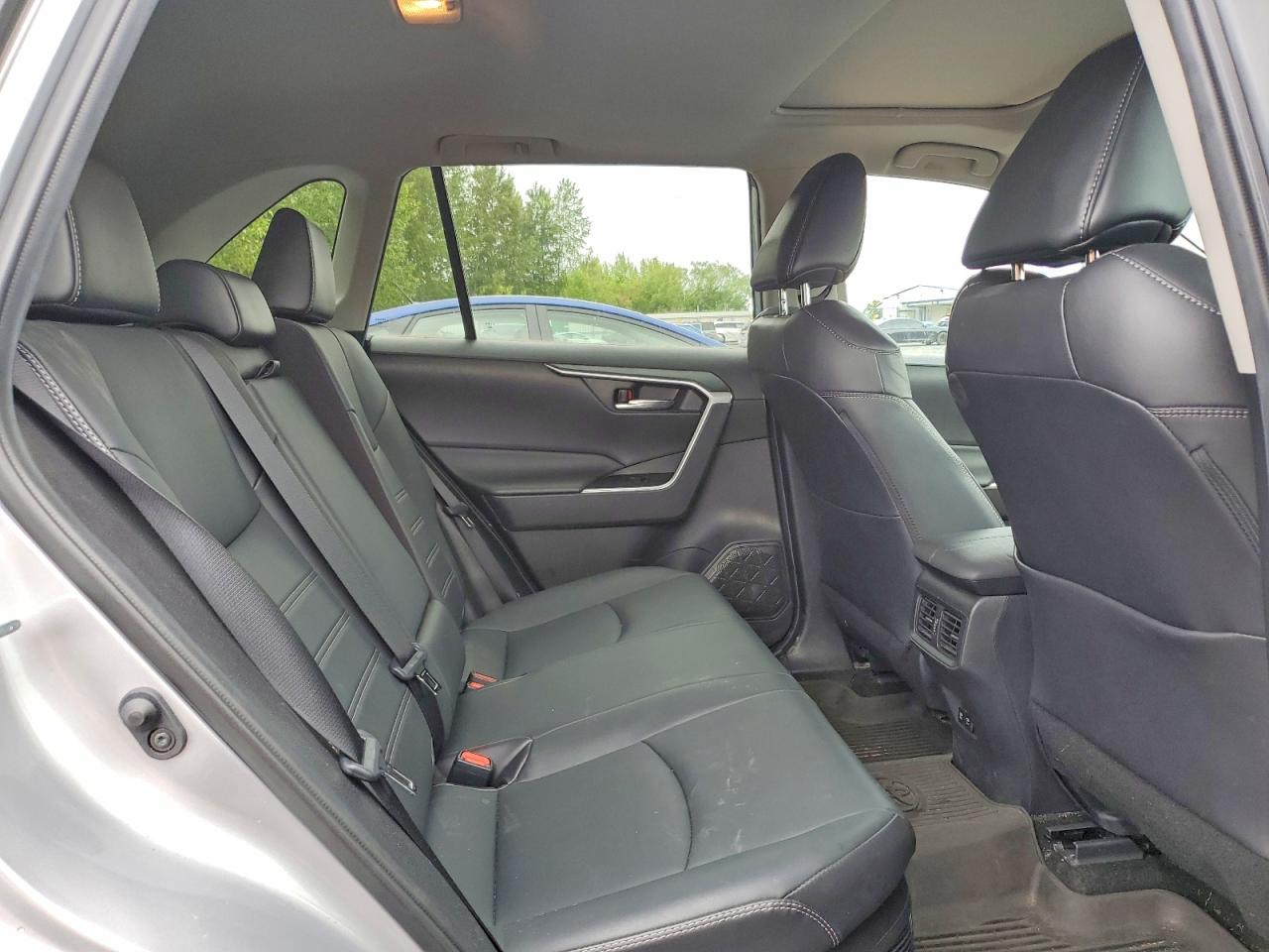 2021 Toyota Rav4 Hybrid Xle Premium Серебряный vin: 2T3B6RFV4MW022891