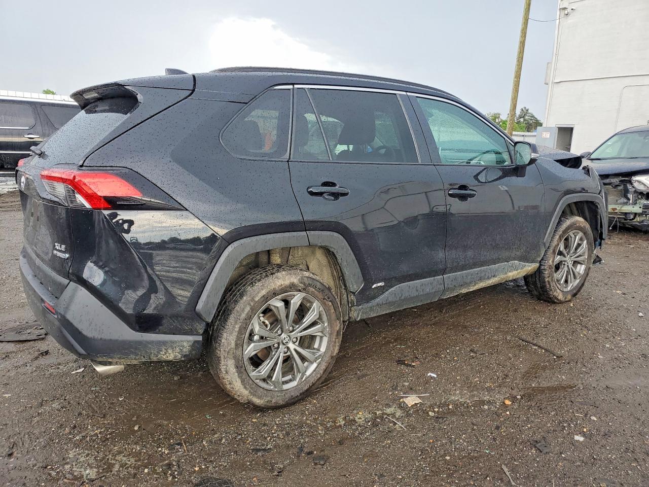 2024 Toyota Rav4 Xle Premium Черный vin: 2T3B6RFV5RW074585