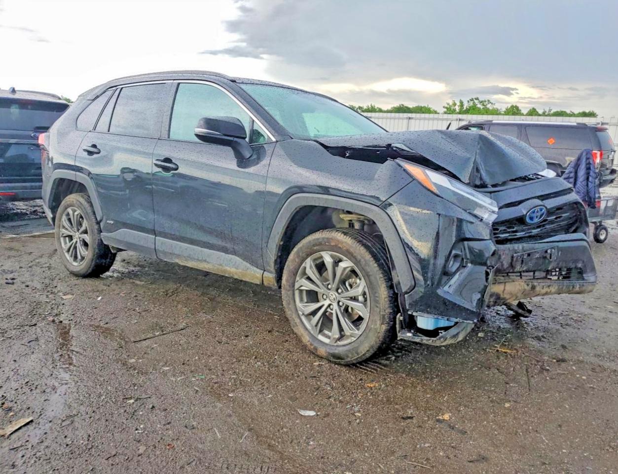 2024 Toyota Rav4 Xle Premium Черный vin: 2T3B6RFV5RW074585