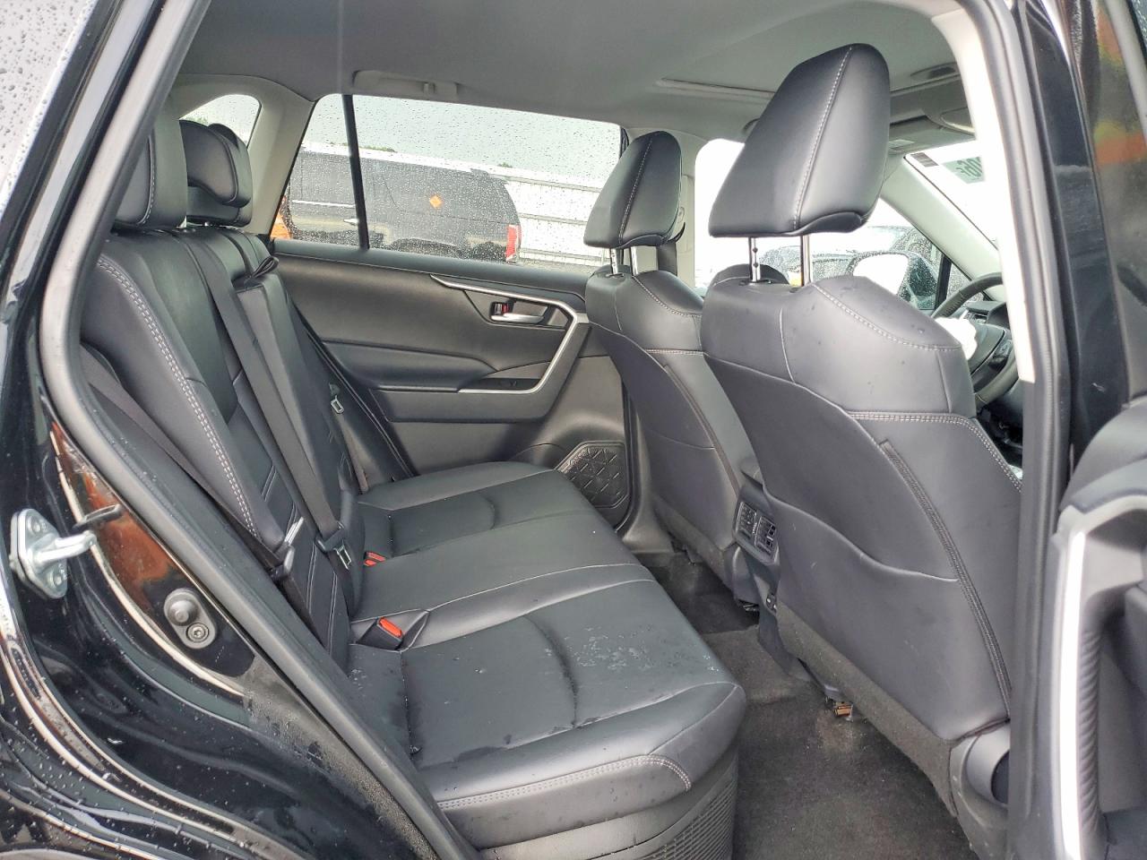 2024 Toyota Rav4 Xle Premium Черный vin: 2T3B6RFV5RW074585