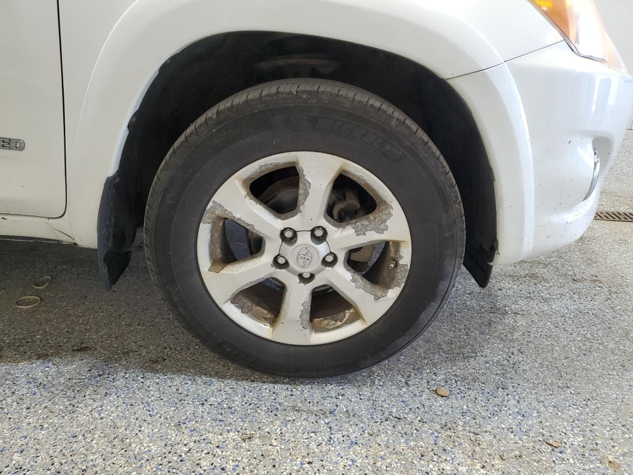 2009 Toyota Rav4 Limited Белый vin: 2T3BF31V29W023615 Damage: Right Front Wheel, Corrosion, > 12 Inches