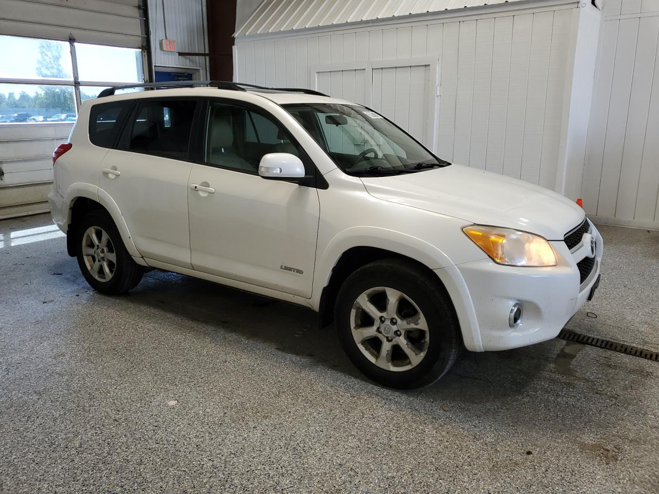 2009 Toyota Rav4 Limited Белый vin: 2T3BF31V29W023615 Damage: Right Rear Door Applique, Chipped, 3