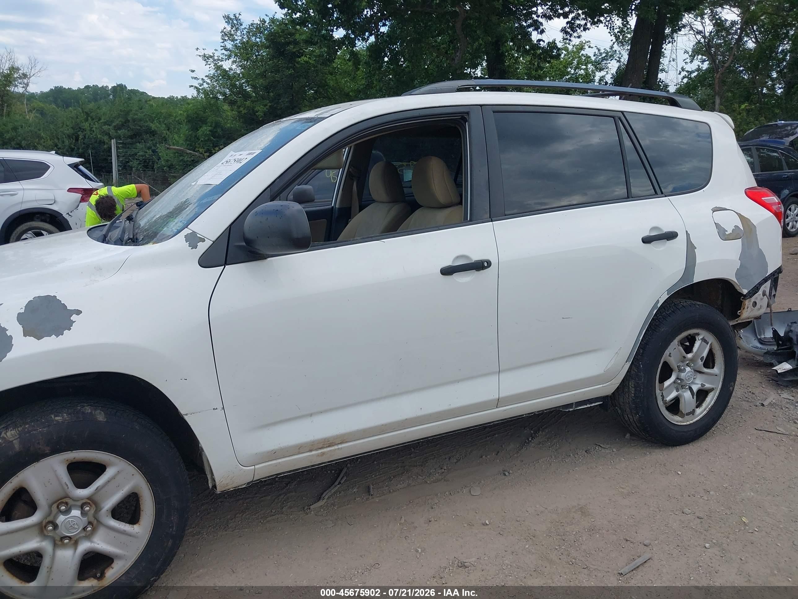 2009 Toyota Rav4   White vin: 2T3BF33V79W013868