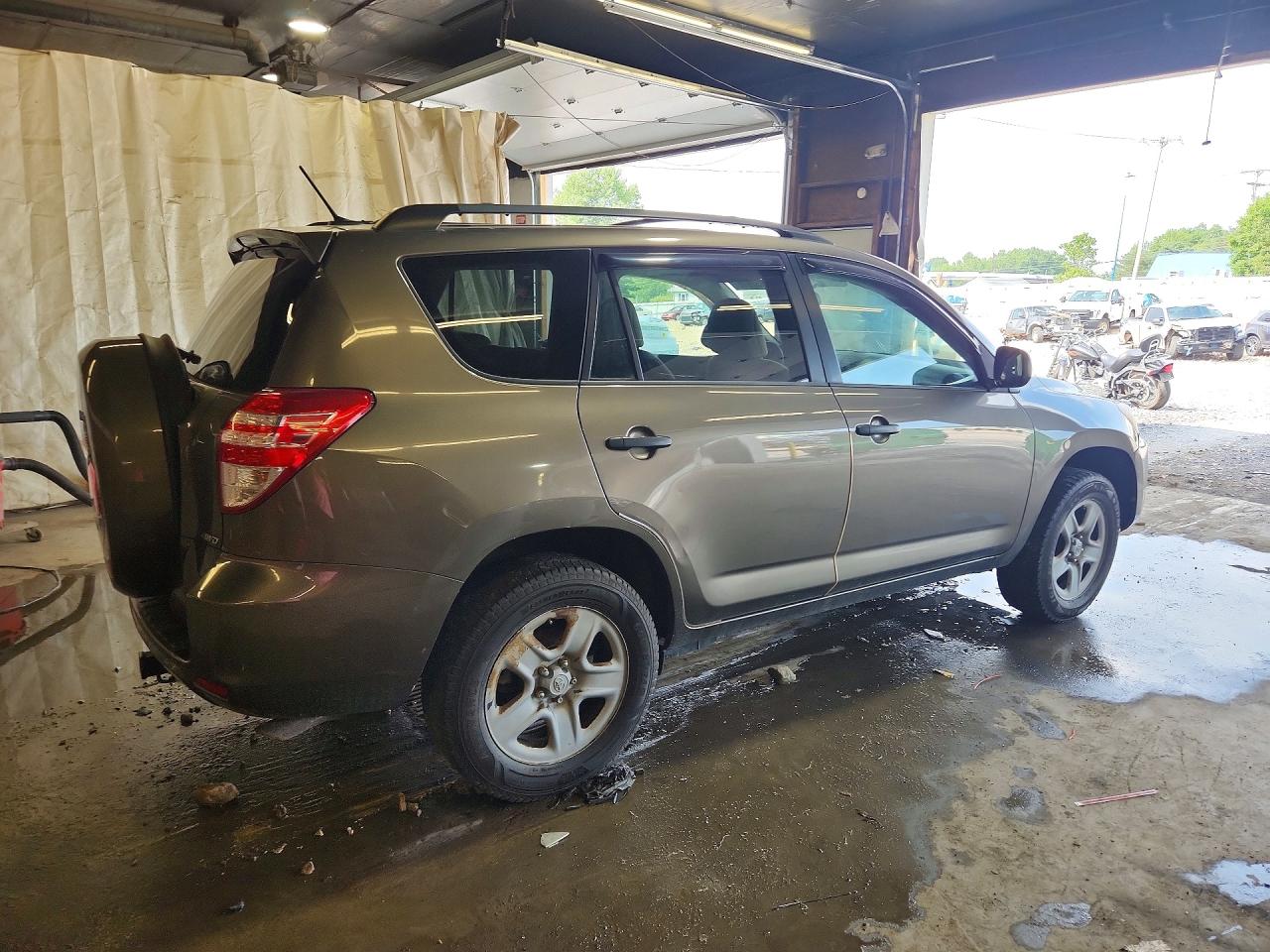 2009 Toyota Rav4 Base Золотой vin: 2T3BF33V89W007402