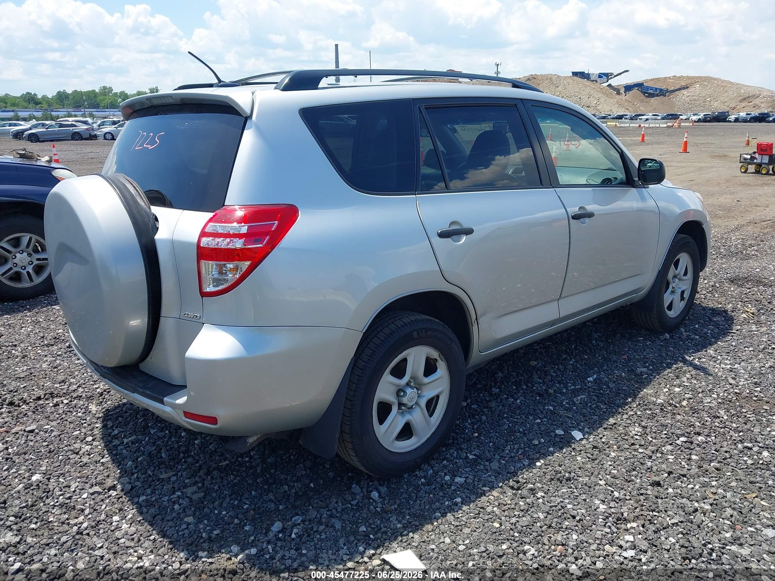 2010 Toyota Rav4   Серебряный vin: 2T3BF4DV0AW059079