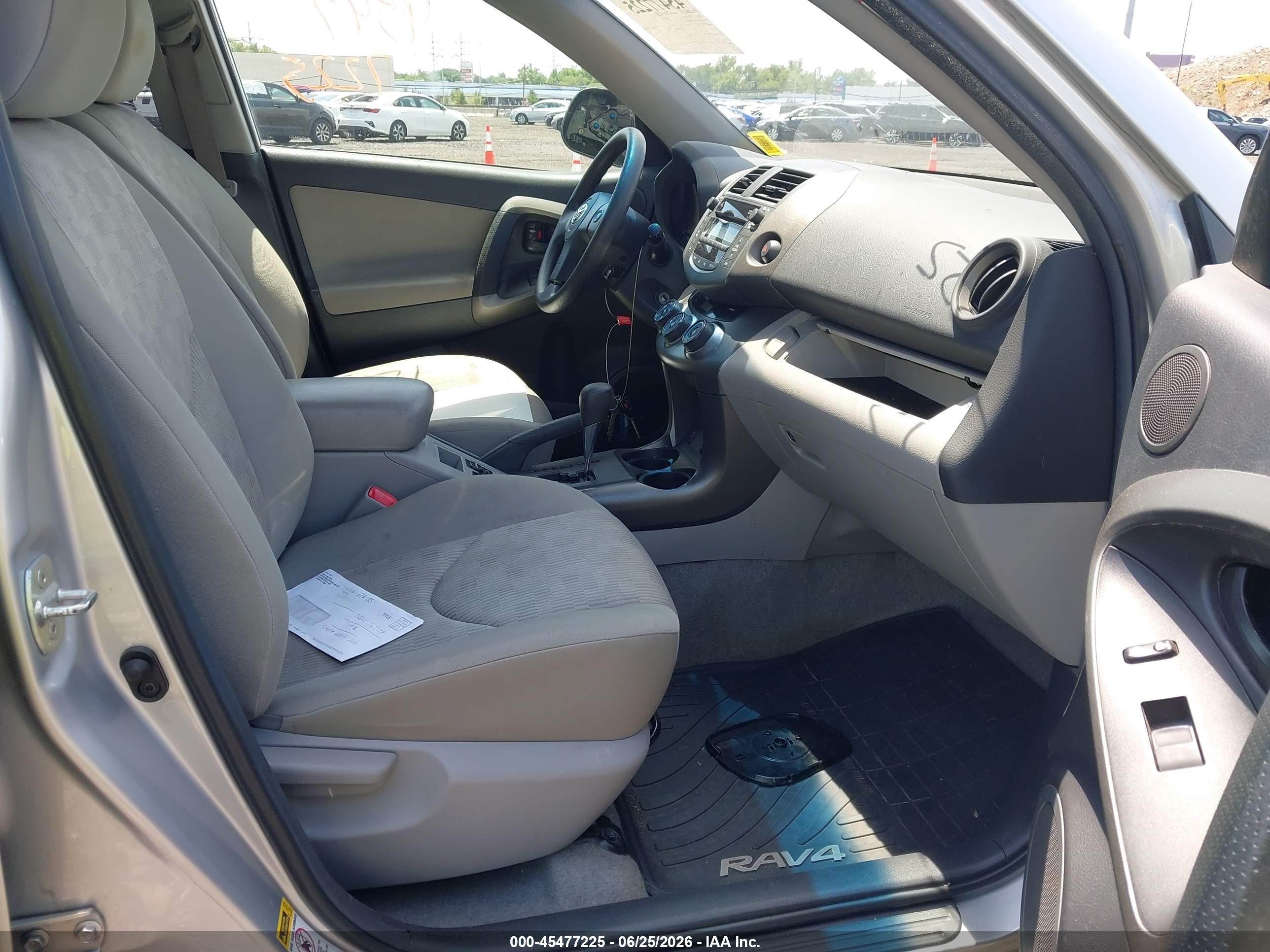2010 Toyota Rav4   Серебряный vin: 2T3BF4DV0AW059079
