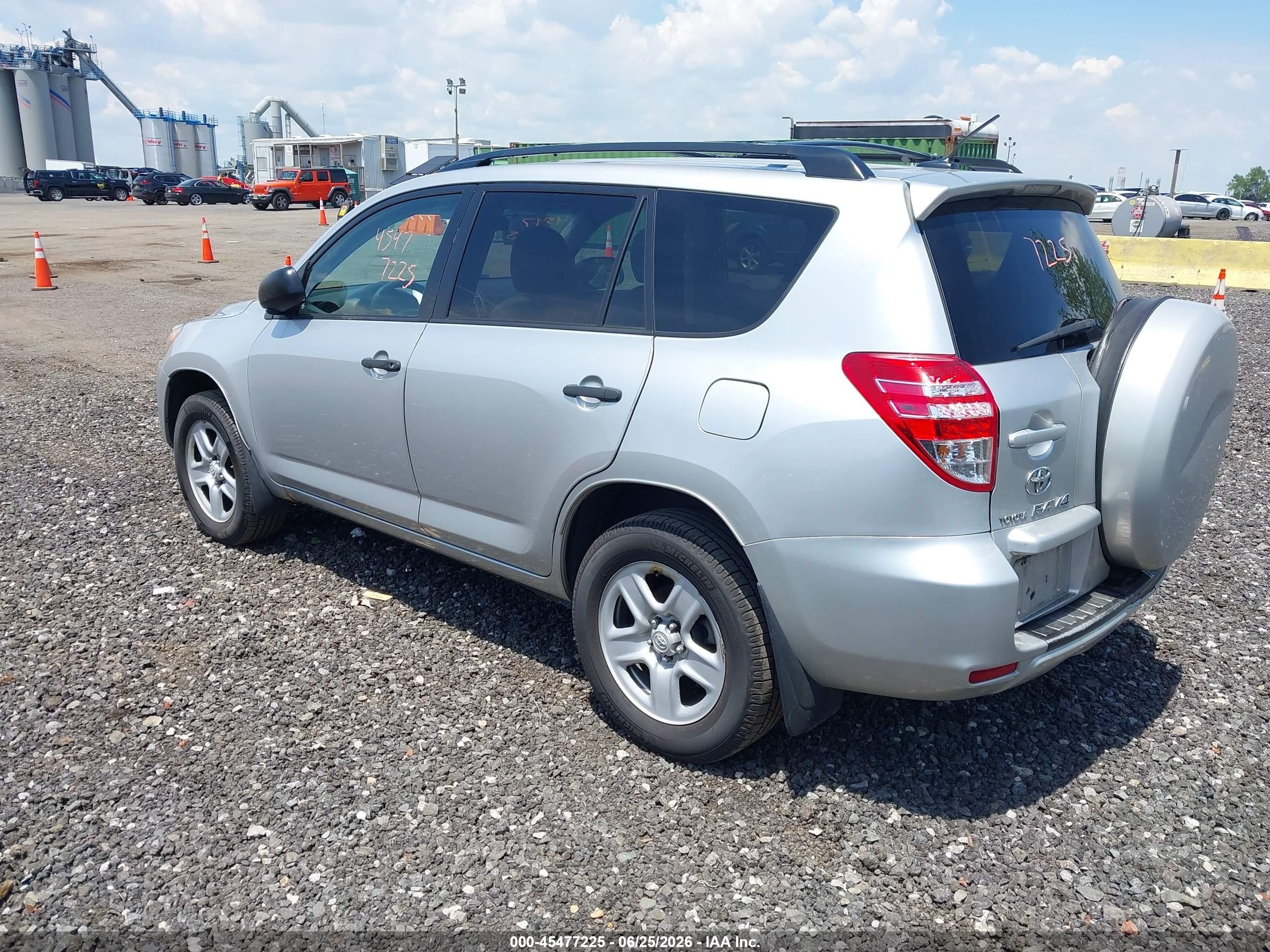 2010 Toyota Rav4   Серебряный vin: 2T3BF4DV0AW059079