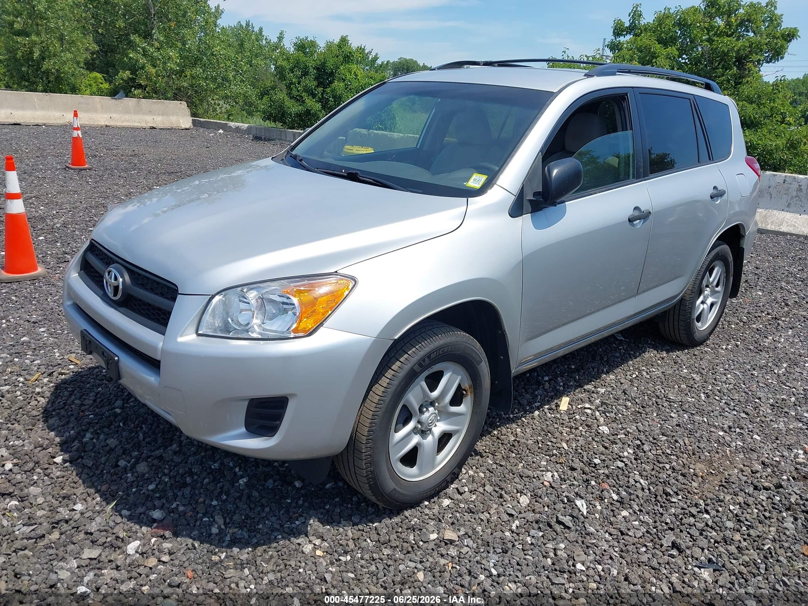 2010 Toyota Rav4   Серебряный vin: 2T3BF4DV0AW059079