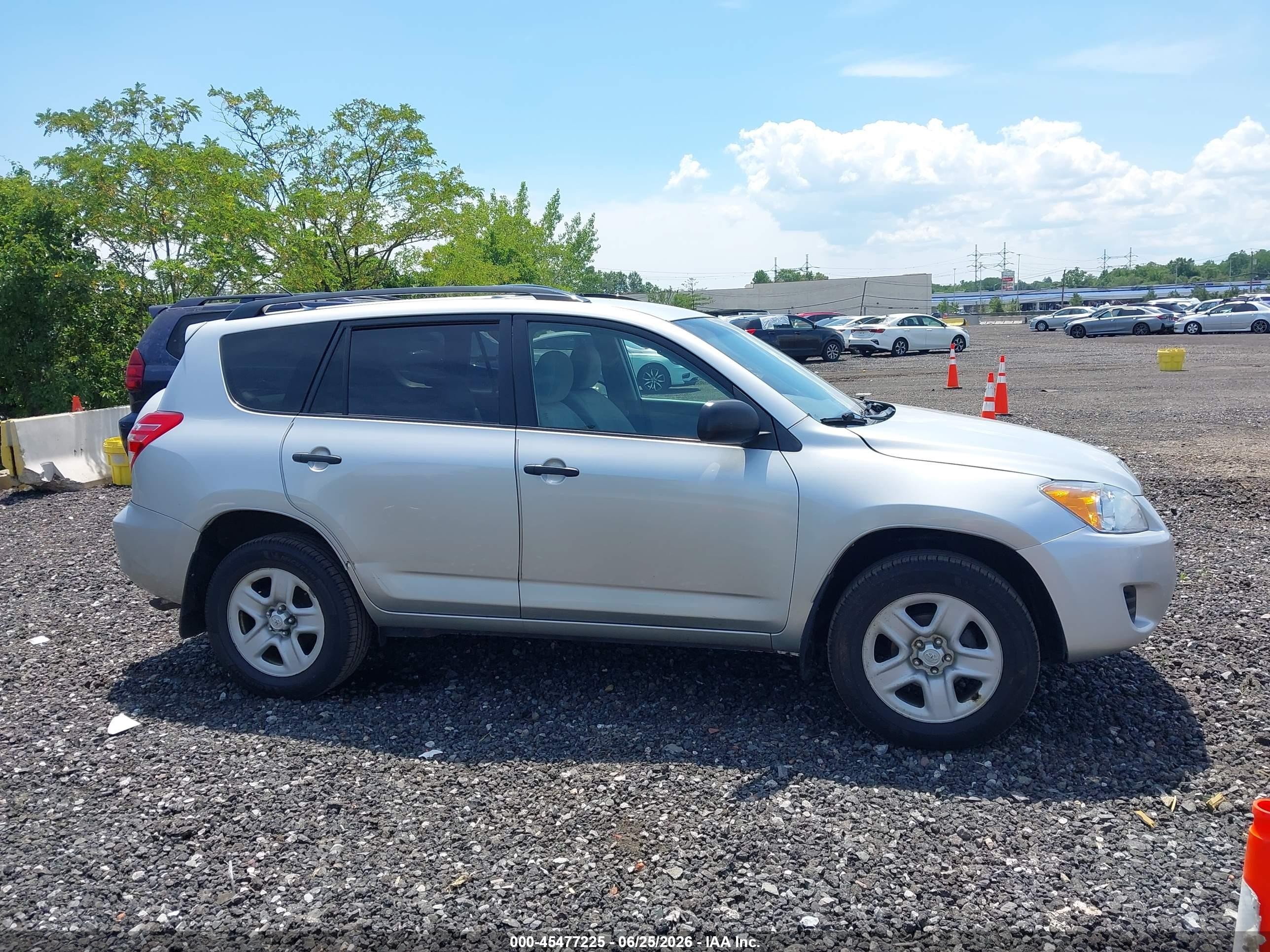 2010 Toyota Rav4   Серебряный vin: 2T3BF4DV0AW059079