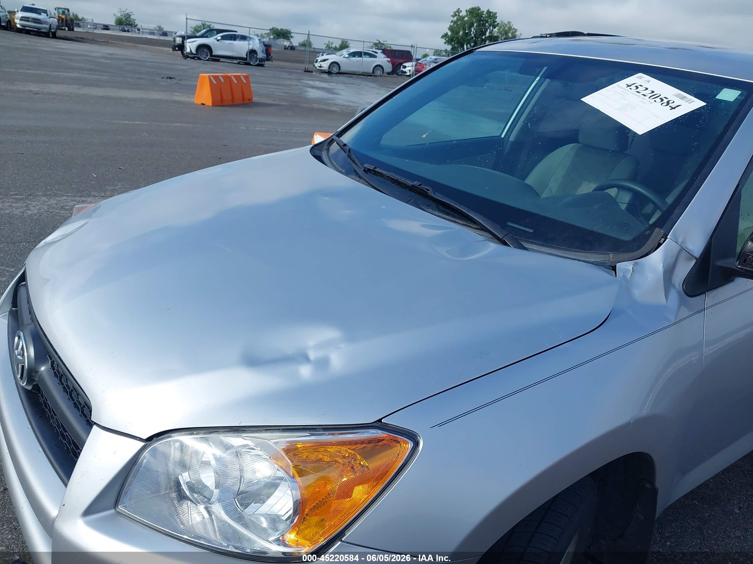 2011 Toyota Rav4   Silver vin: 2T3BF4DV0BW086333
