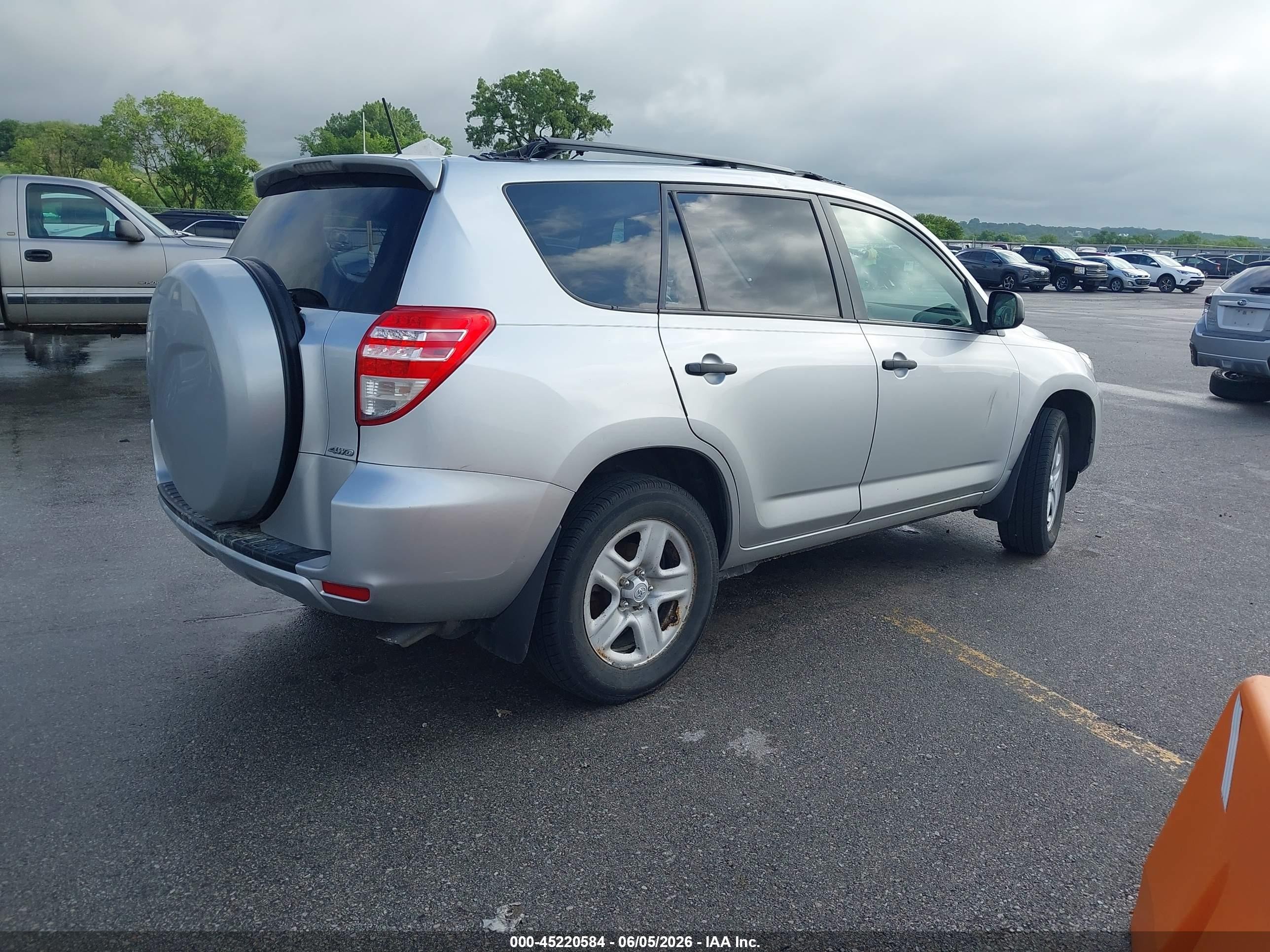 2011 Toyota Rav4   Silver vin: 2T3BF4DV0BW086333