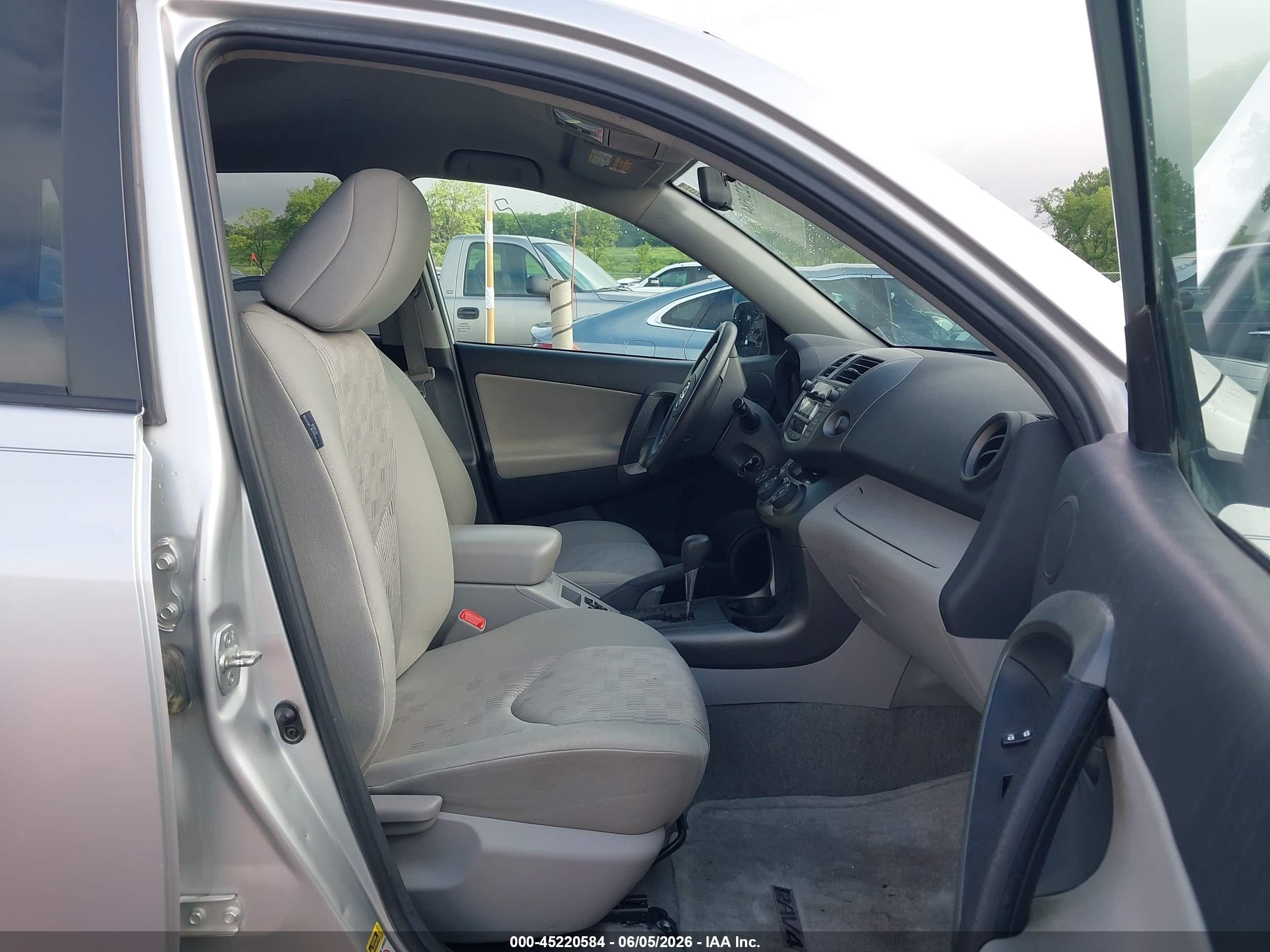2011 Toyota Rav4   Silver vin: 2T3BF4DV0BW086333