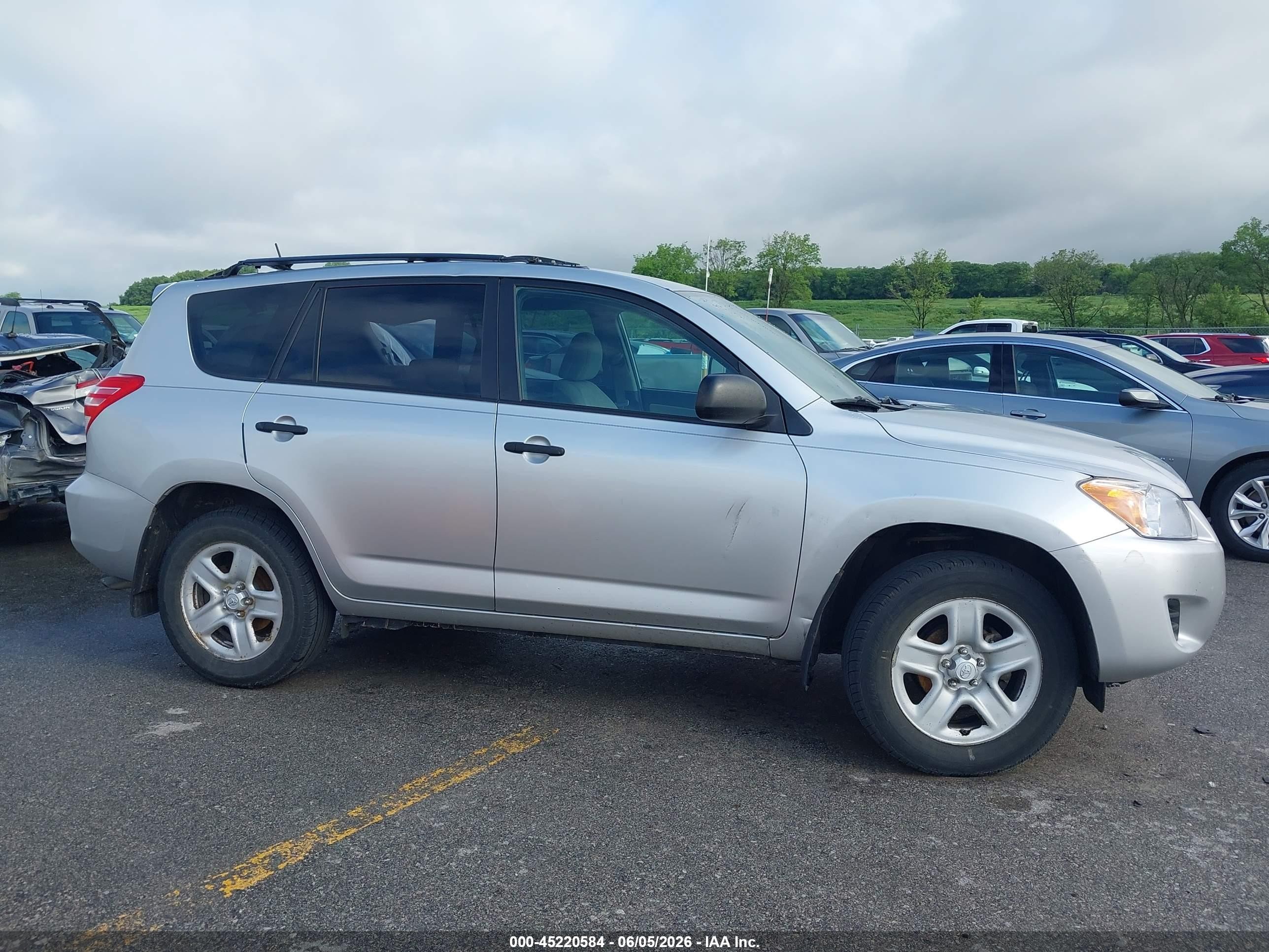 2011 Toyota Rav4   Silver vin: 2T3BF4DV0BW086333
