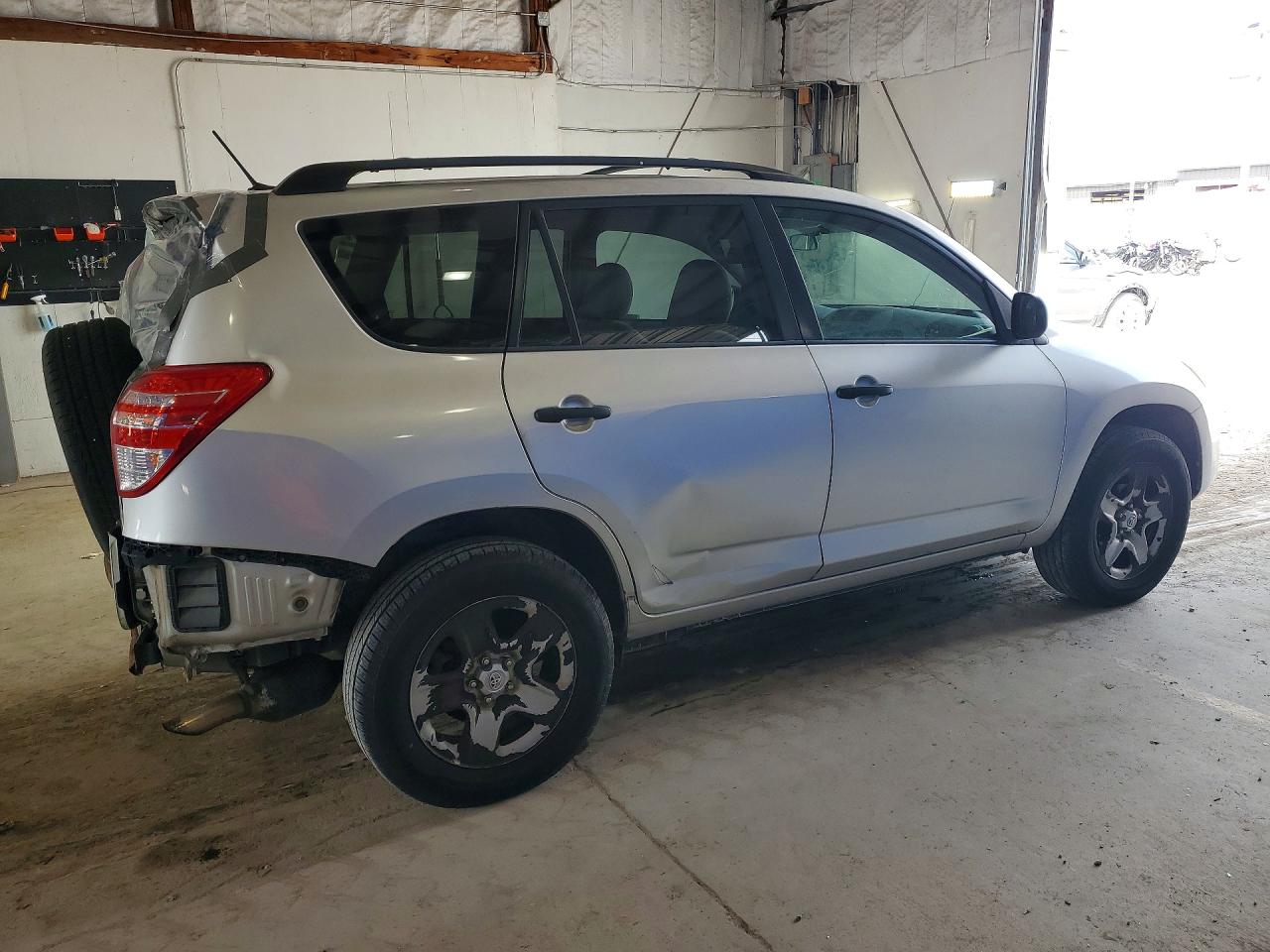 2011 Toyota Rav4 Base Silver vin: 2T3BF4DV0BW093380