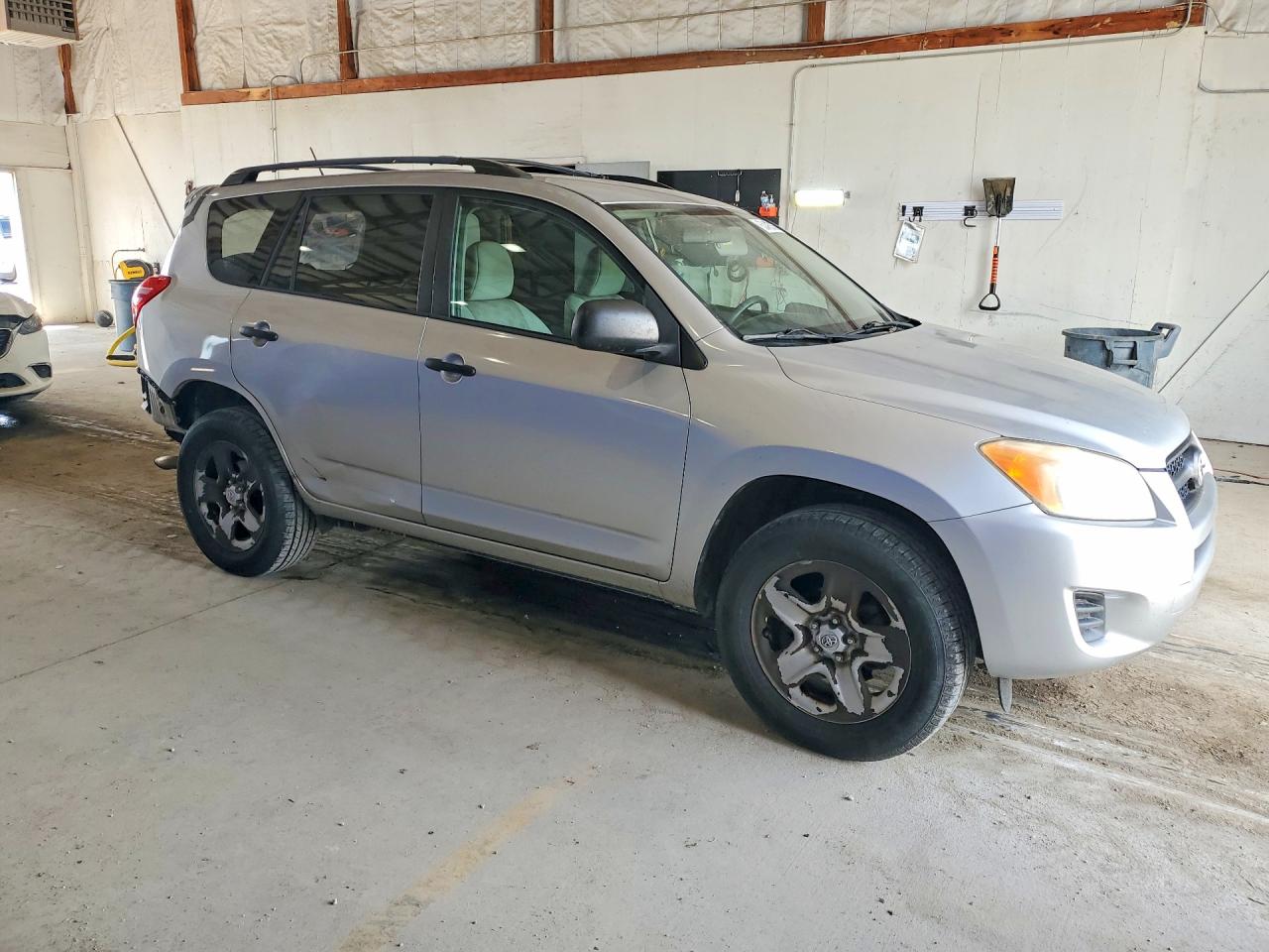 2011 Toyota Rav4 Base Silver vin: 2T3BF4DV0BW093380