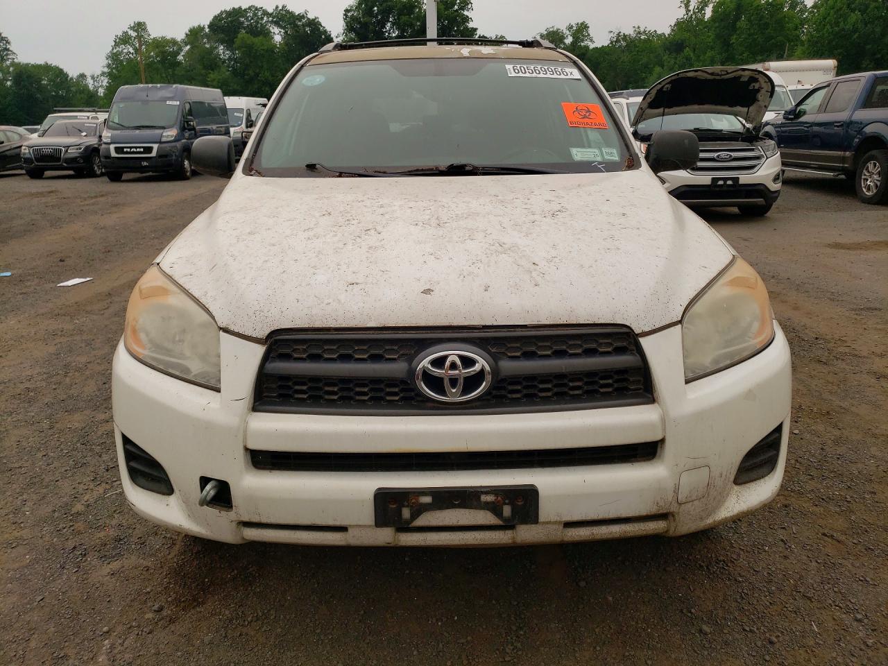 2011 Toyota Rav4 Base White vin: 2T3BF4DV0BW101736