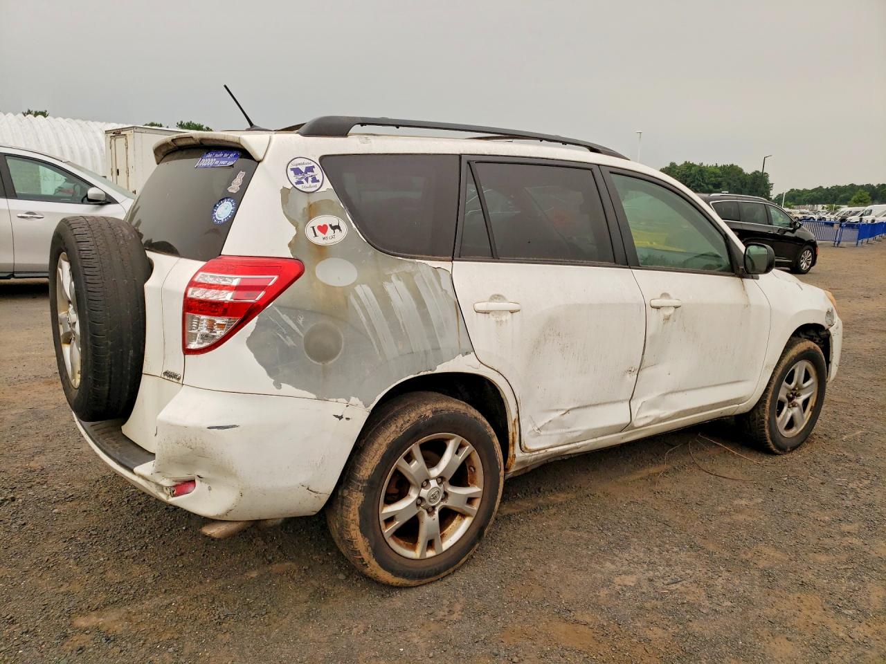 2011 Toyota Rav4 Base White vin: 2T3BF4DV0BW101736