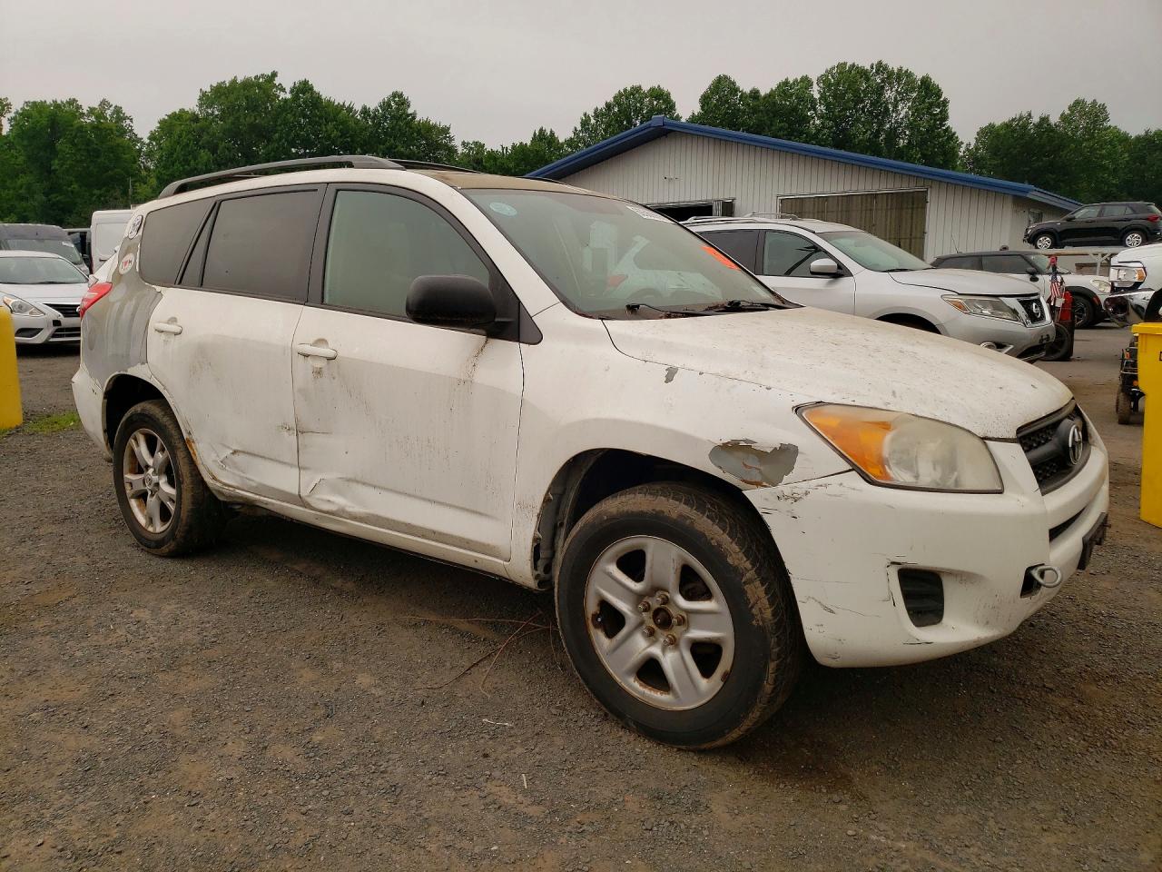 2011 Toyota Rav4 Base White vin: 2T3BF4DV0BW101736
