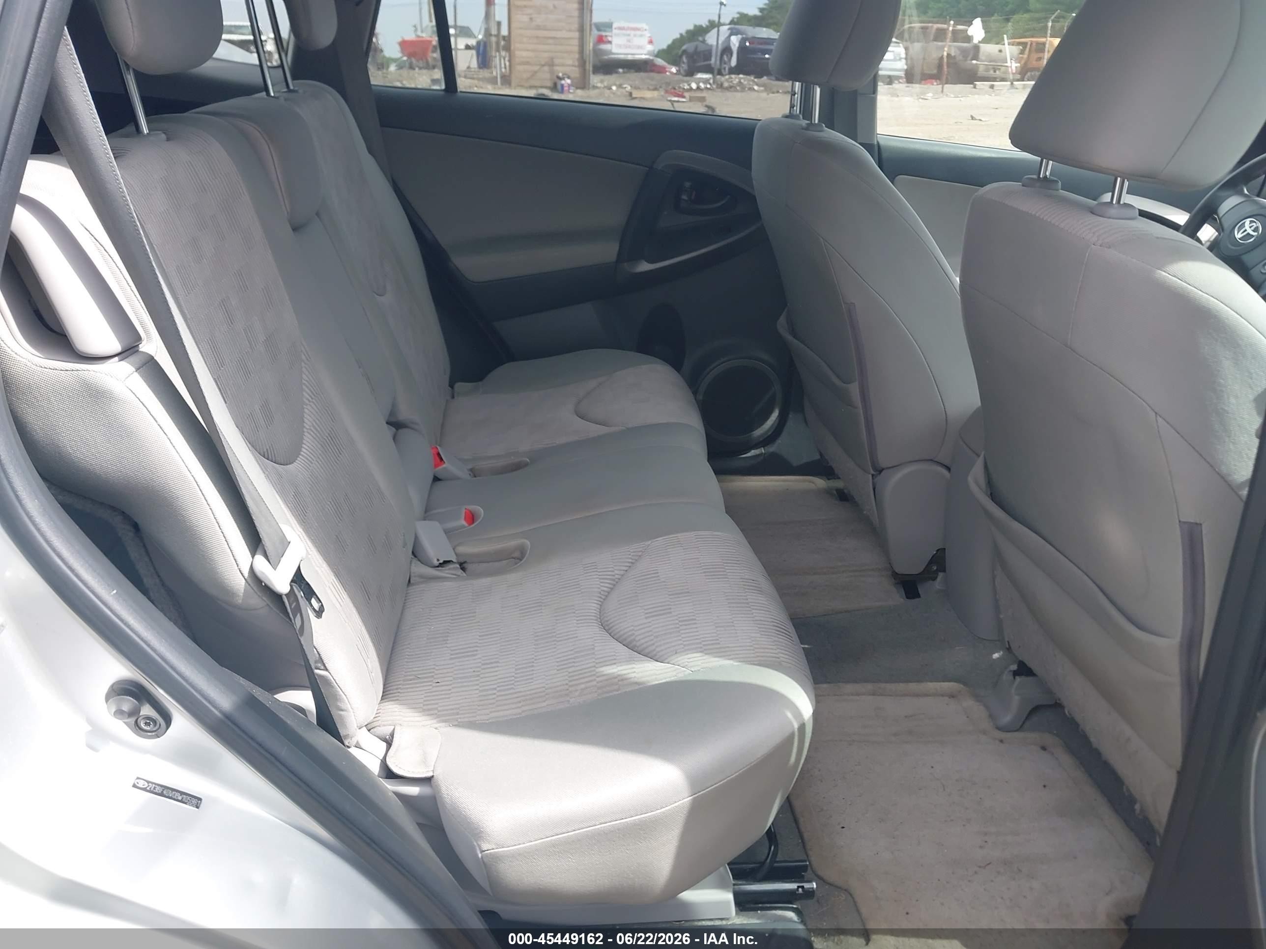 2011 Toyota Rav4   Silver vin: 2T3BF4DV0BW105981