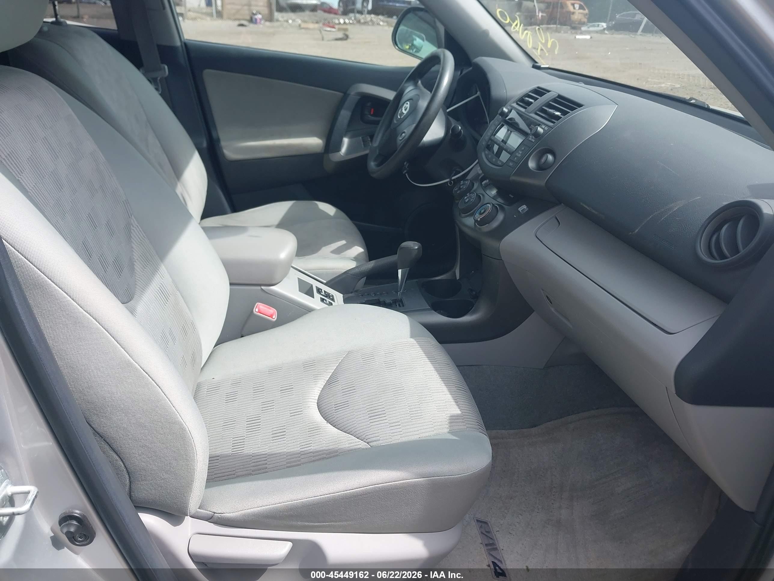 2011 Toyota Rav4   Silver vin: 2T3BF4DV0BW105981