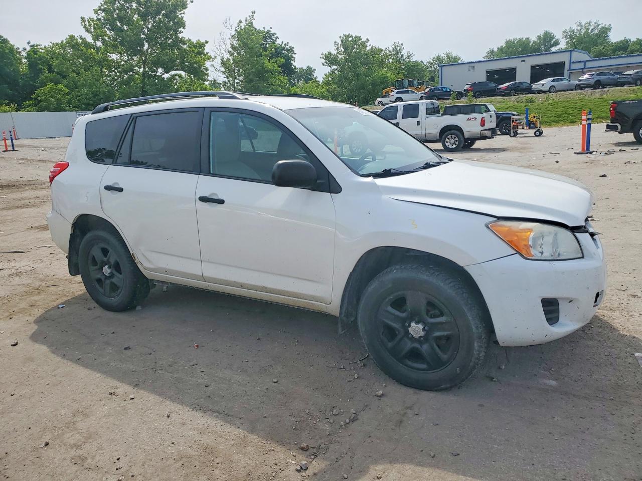 2011 Toyota Rav4 Base Белый vin: 2T3BF4DV0BW128662
