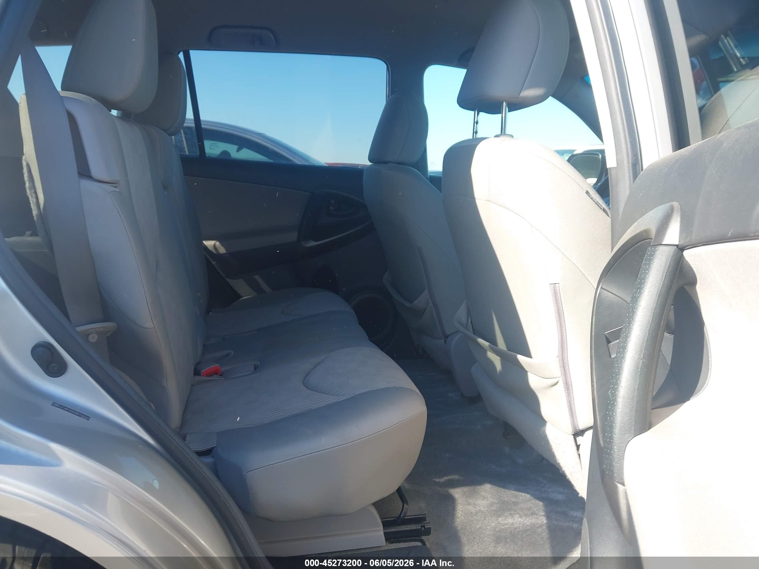 2011 Toyota Rav4   Silver vin: 2T3BF4DV0BW156509