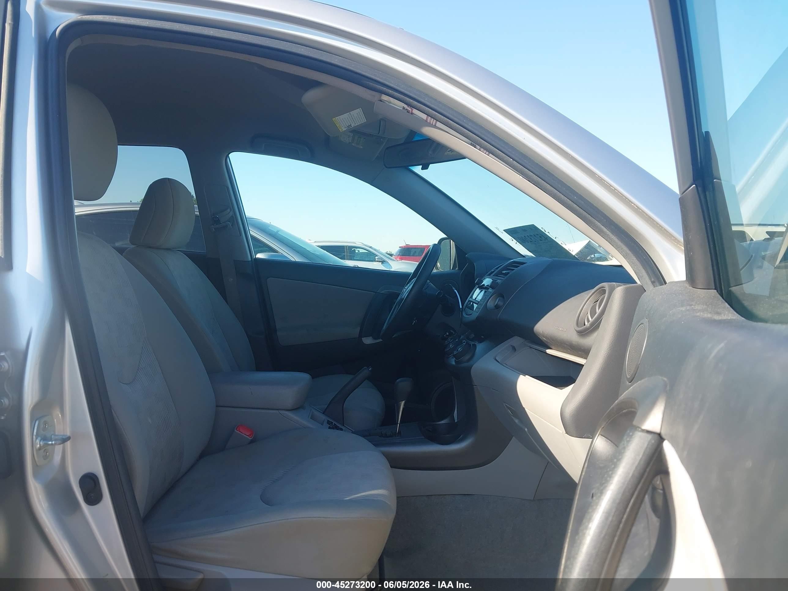 2011 Toyota Rav4   Silver vin: 2T3BF4DV0BW156509