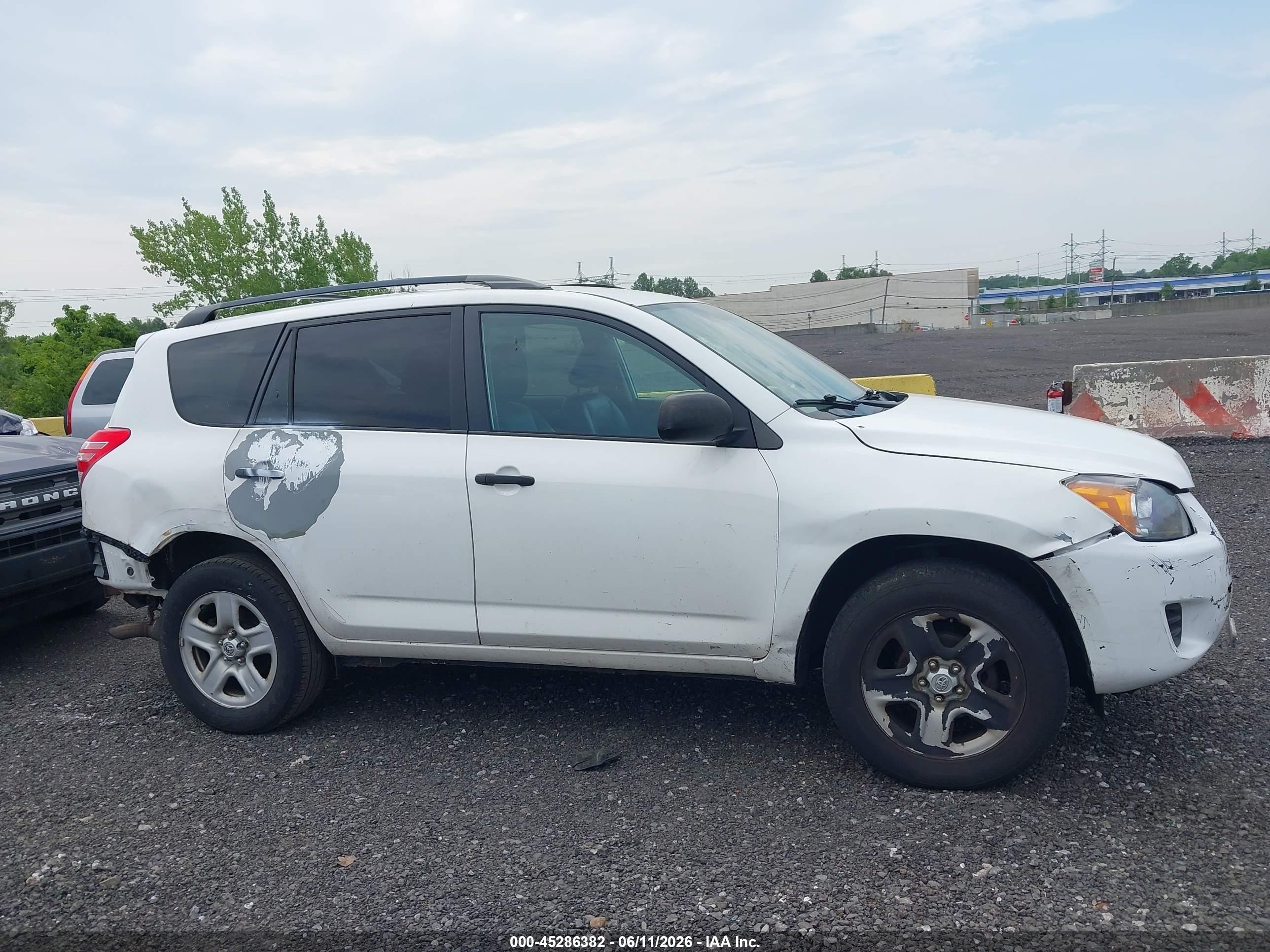 2011 Toyota Rav4   White vin: 2T3BF4DV0BW156719