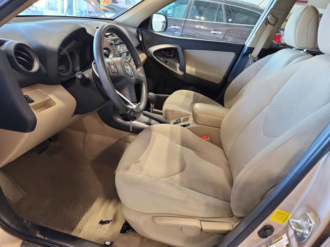 2011 Toyota Rav4 Base Tan vin: 2T3BF4DV0BW171723