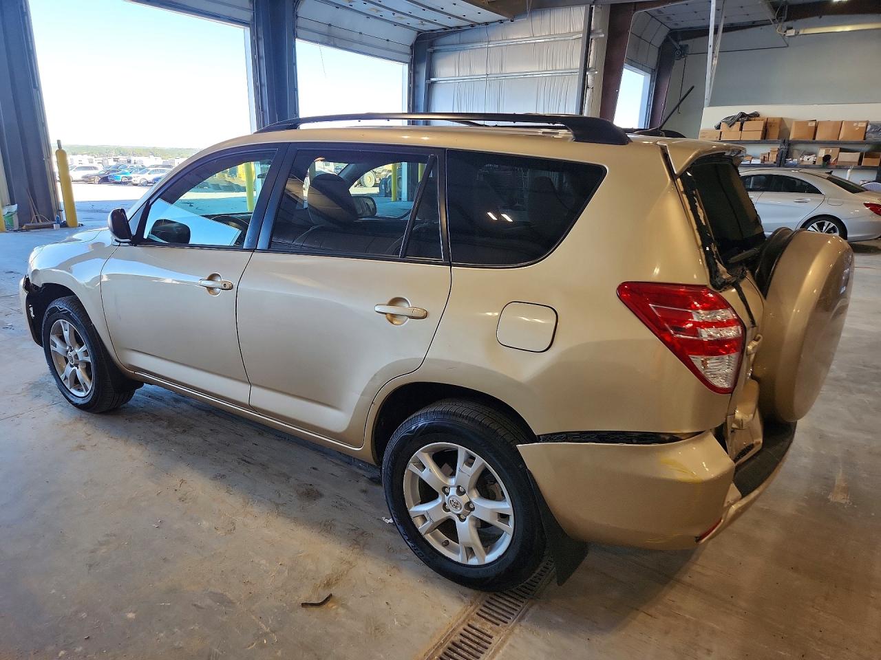 2011 Toyota Rav4 Base Tan vin: 2T3BF4DV0BW171723